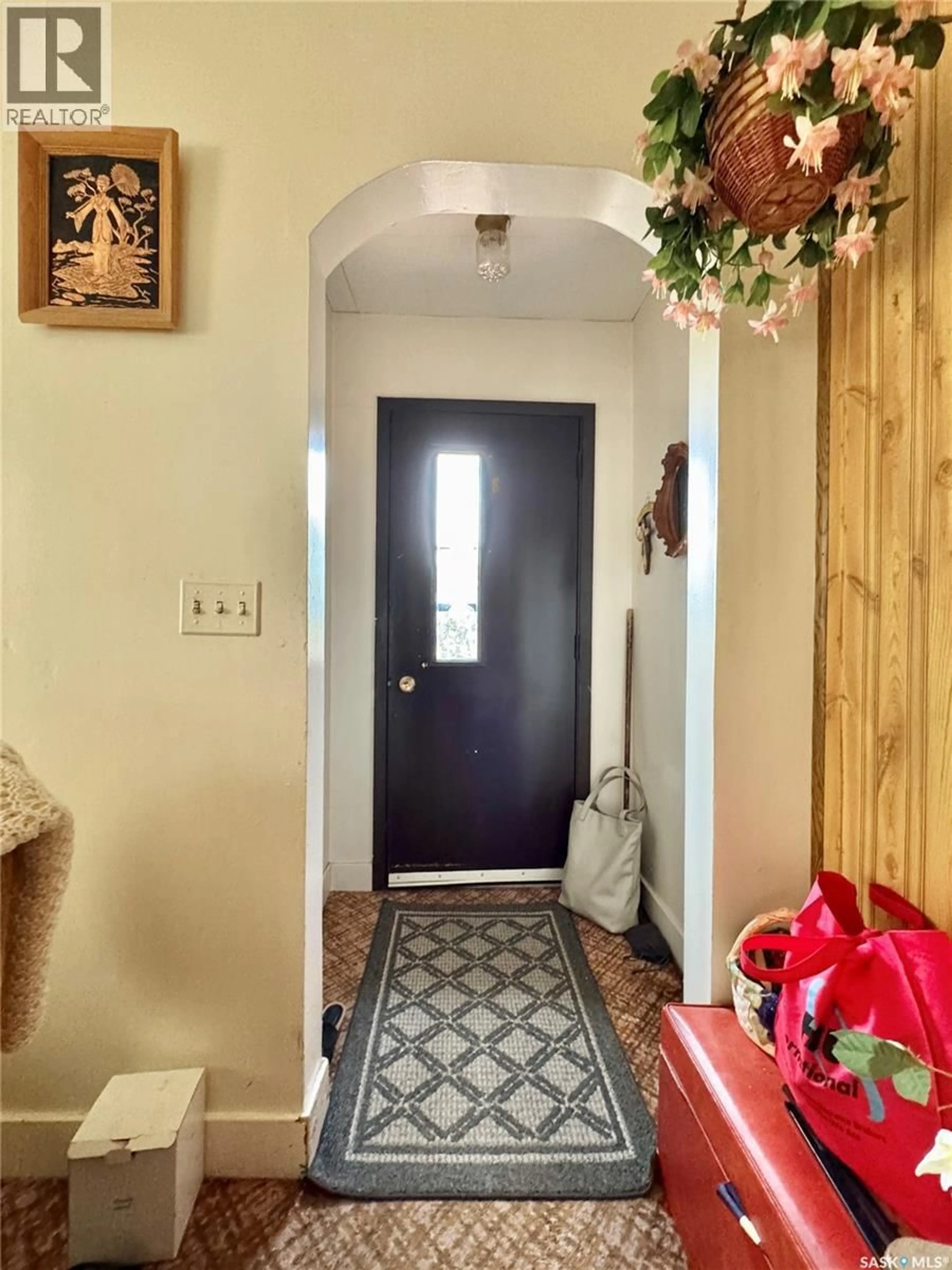 Indoor entryway for 85 ONTARIO AVENUE, Yorkton Saskatchewan S3N1Z8
