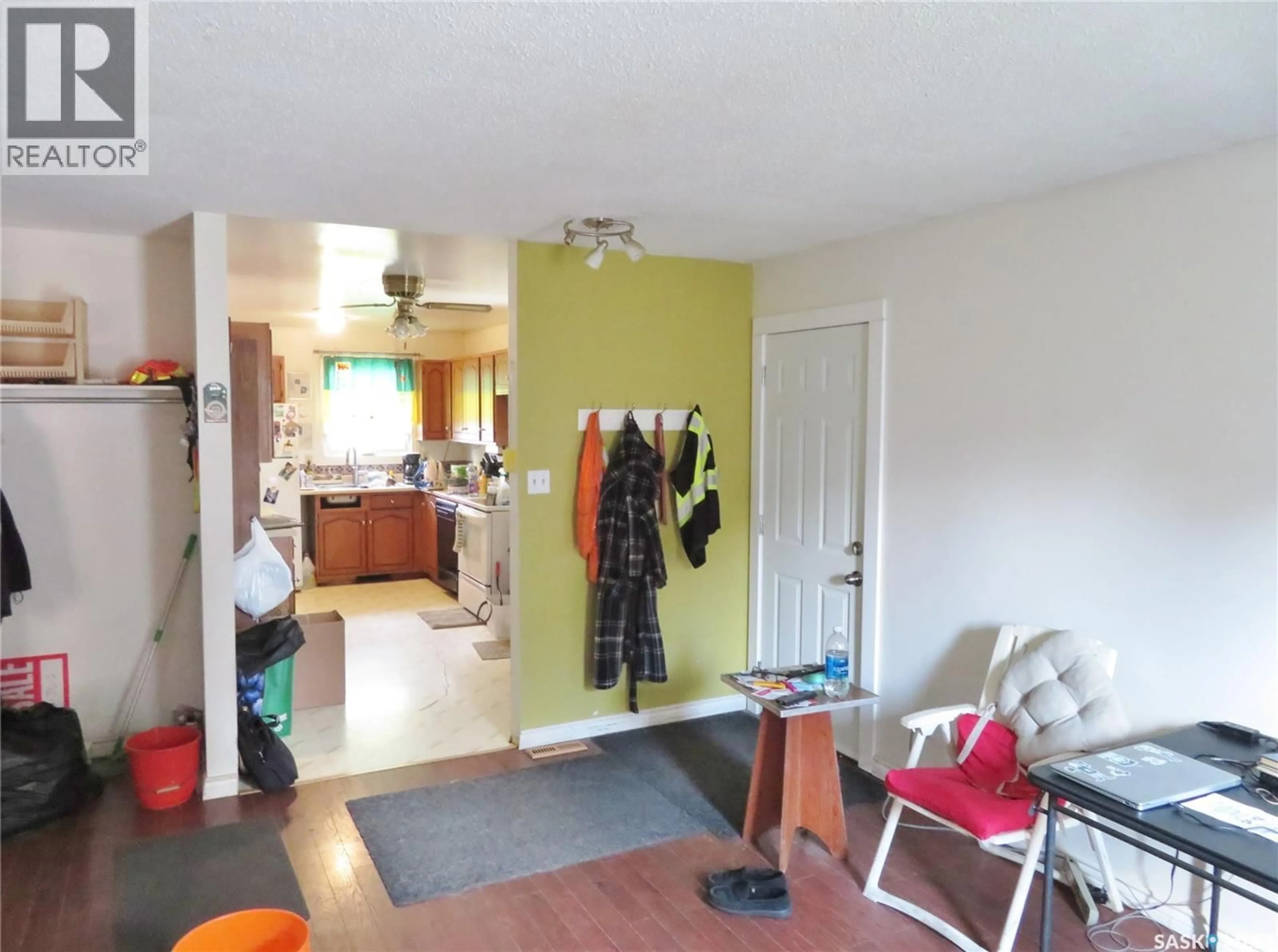 A pic of a room for 933 MACKLEM DRIVE, Saskatoon Saskatchewan S7L4R7