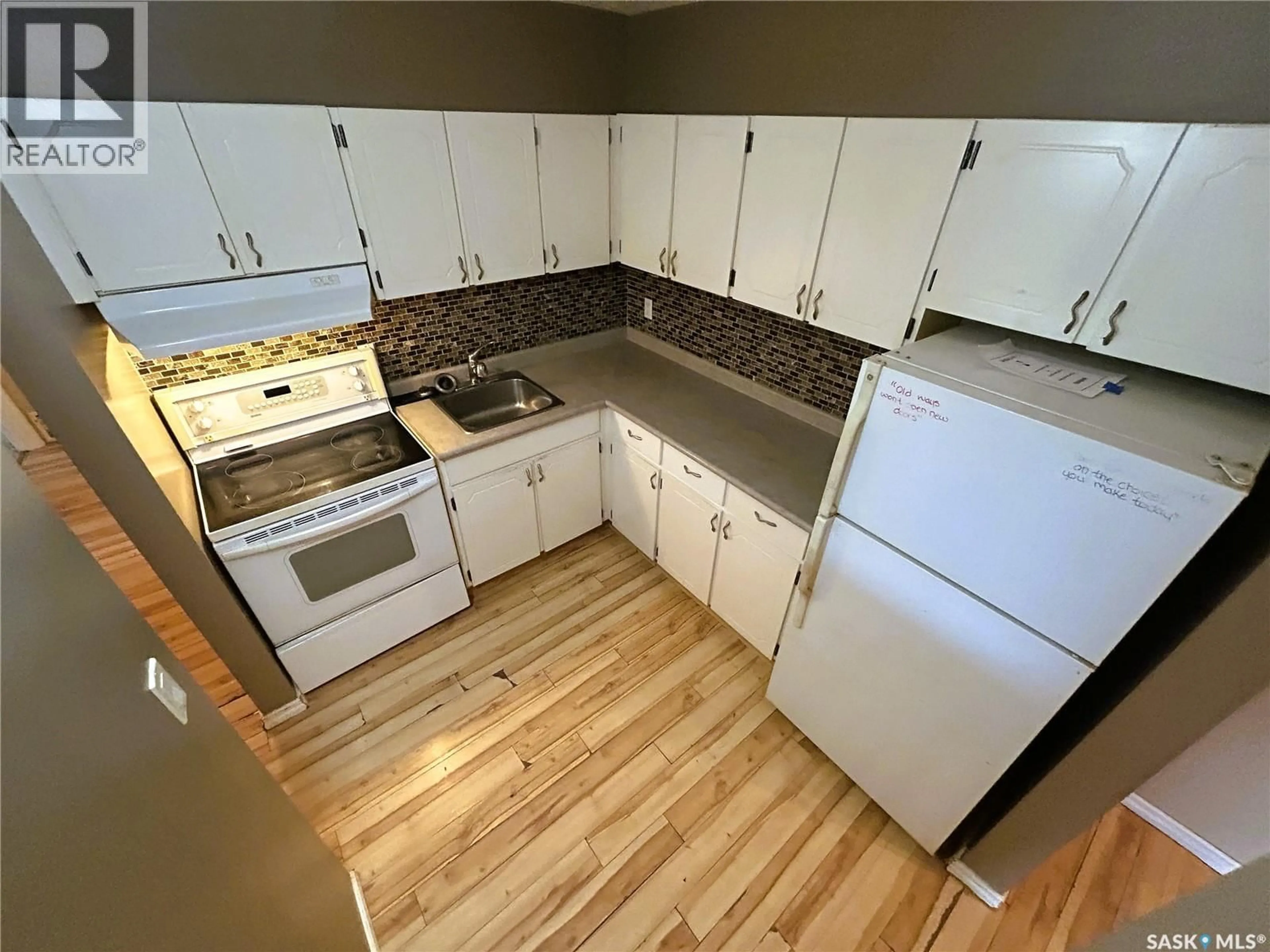Standard kitchen, unknown for 150 GORE PLACE, Regina Saskatchewan S4T7S4