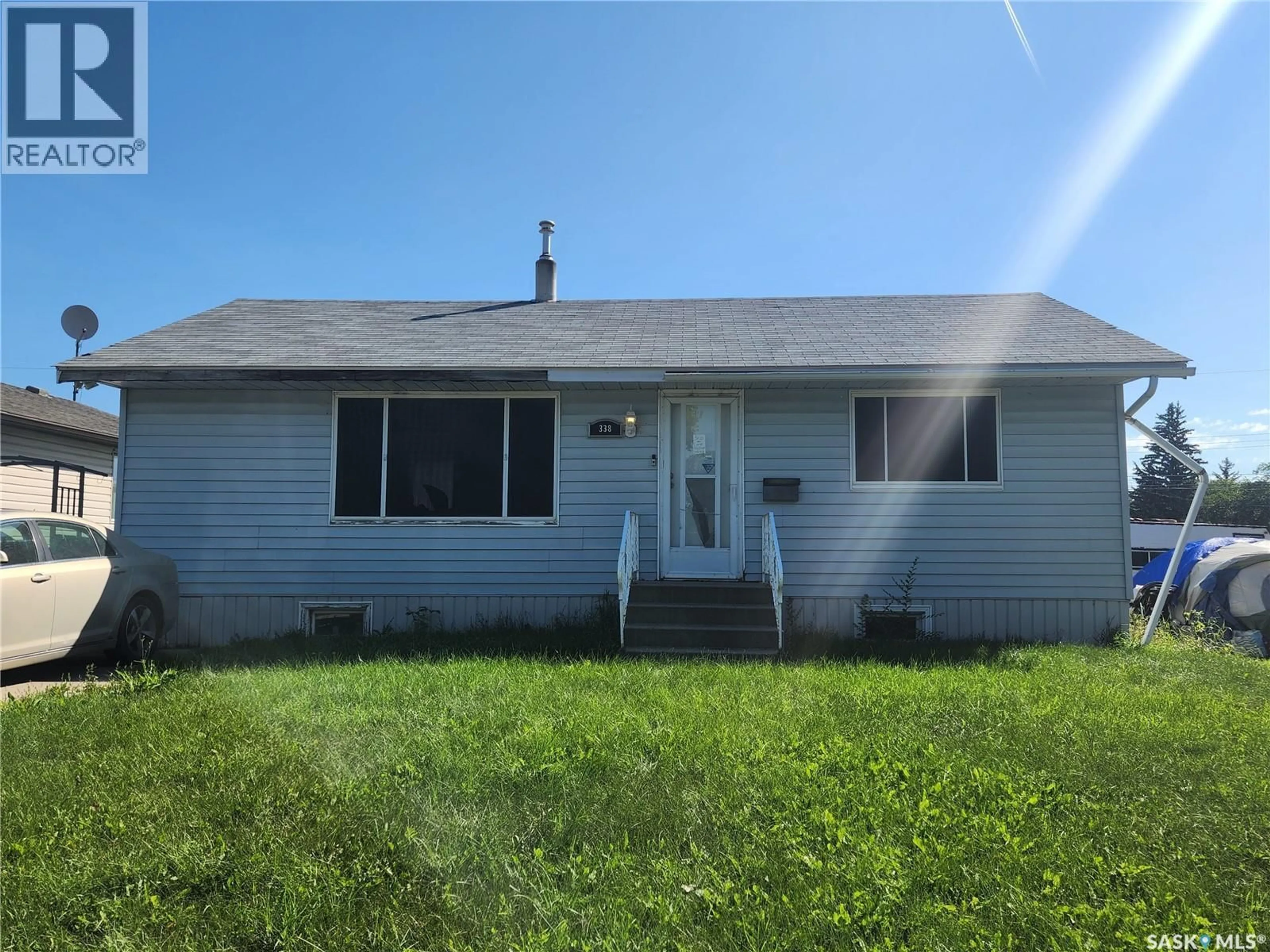 Home with vinyl exterior material, street for 338 MONTREAL AVENUE, Saskatoon Saskatchewan S7M3L1