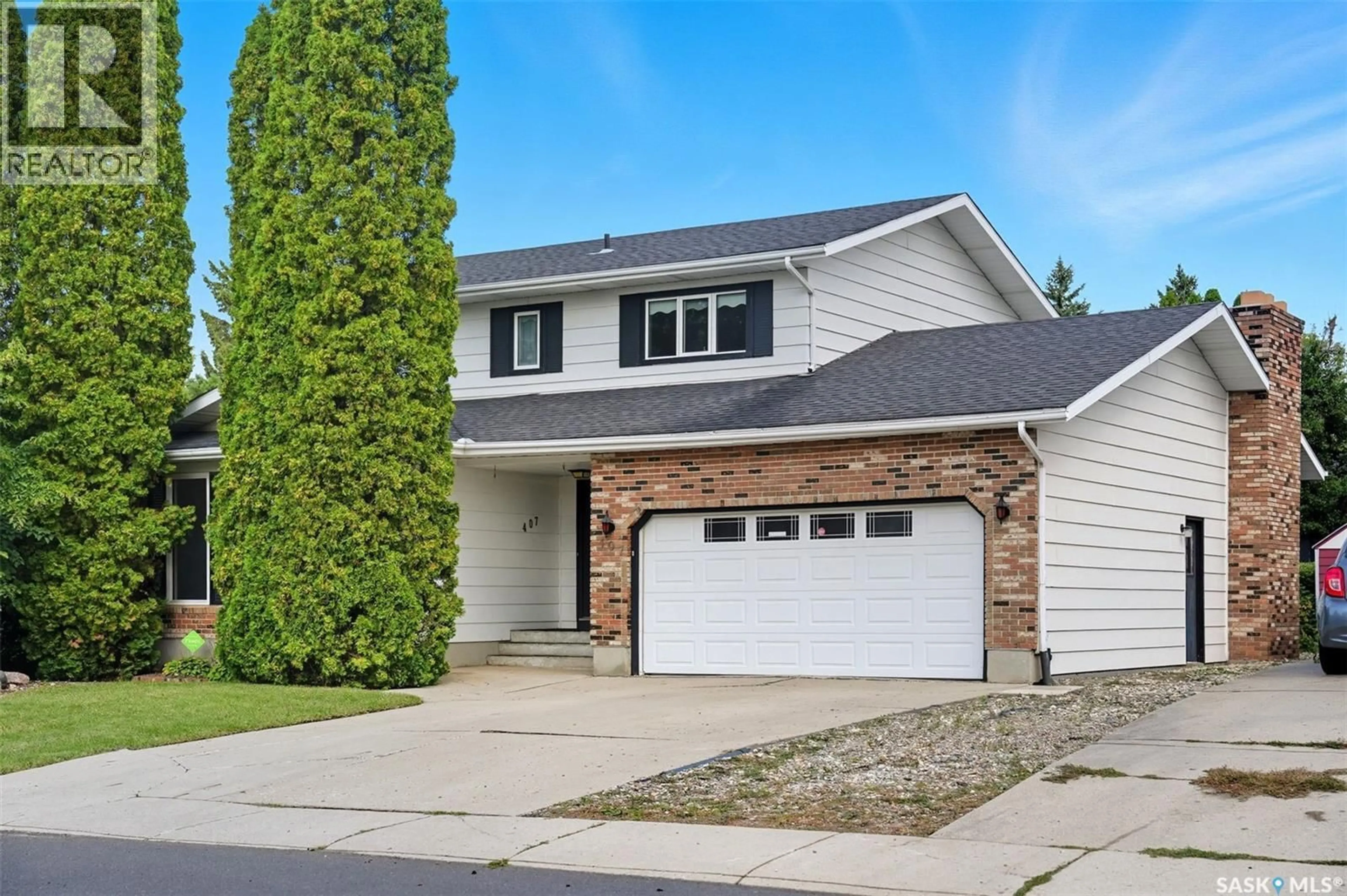 Home with vinyl exterior material, street for 407 PENRYN COURT, Saskatoon Saskatchewan S7H5G8