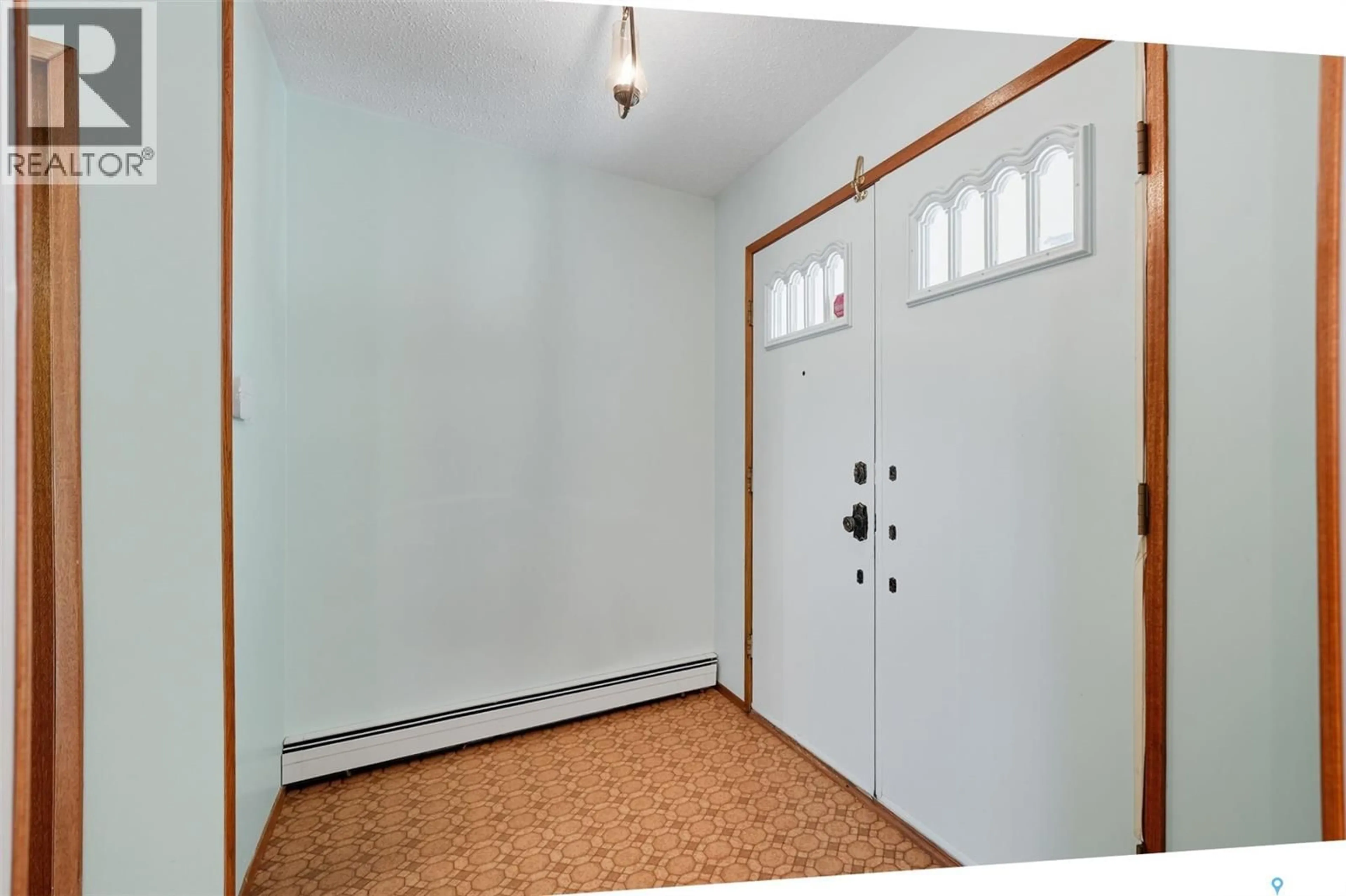 Indoor entryway for 407 PENRYN COURT, Saskatoon Saskatchewan S7H5G8