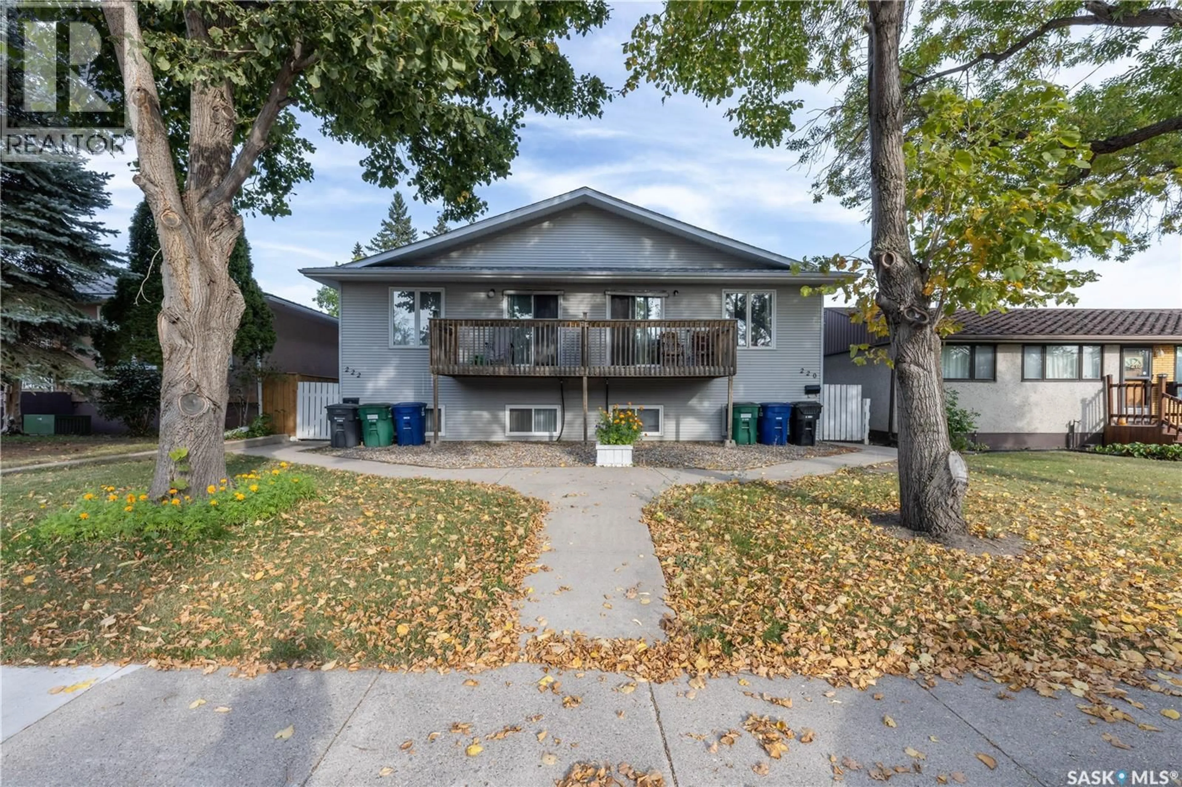 Patio, street for 220-222 V AVENUE, Saskatoon Saskatchewan S7L3E6