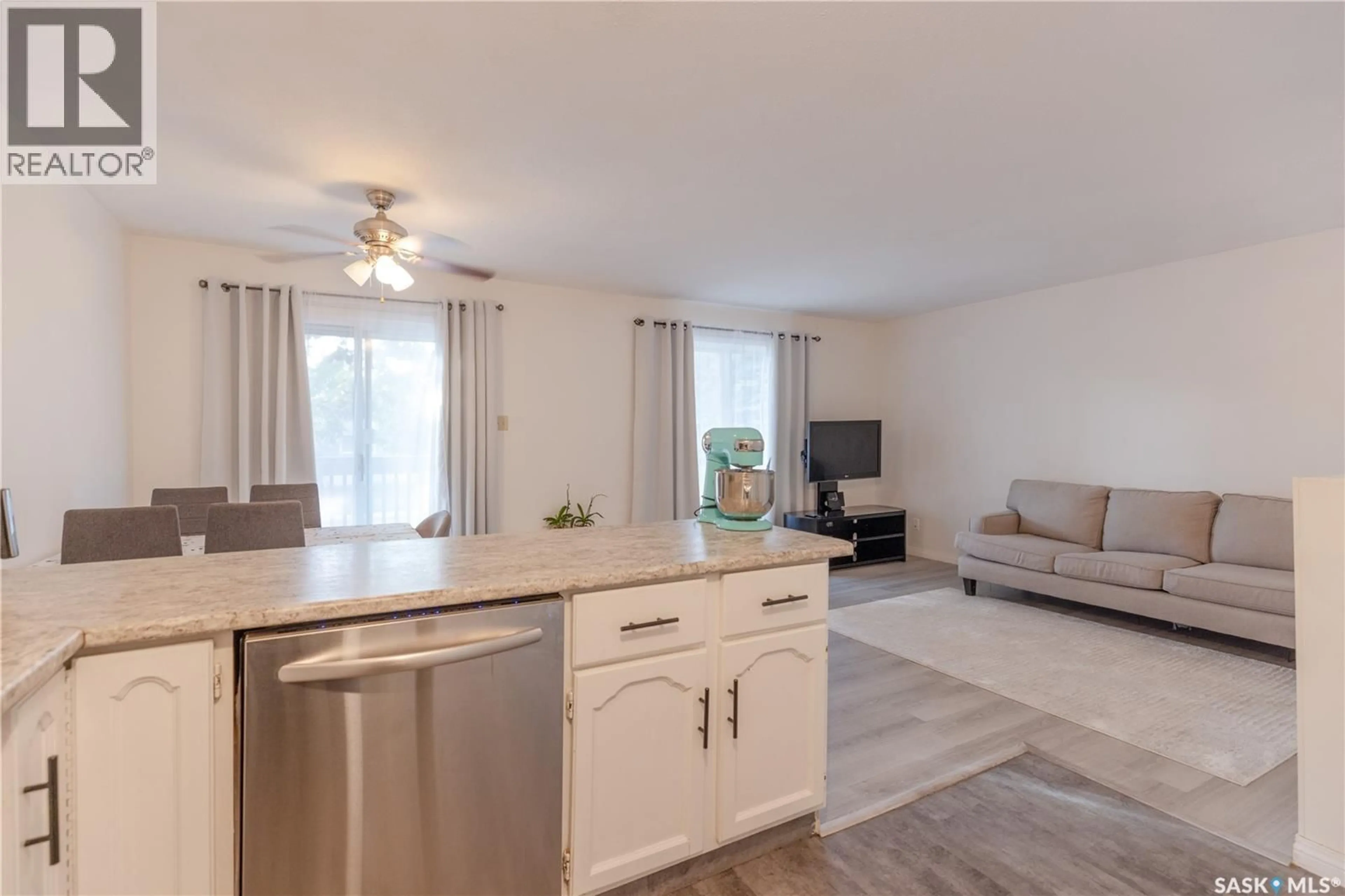 Open concept kitchen, unknown for 220-222 V AVENUE, Saskatoon Saskatchewan S7L3E6