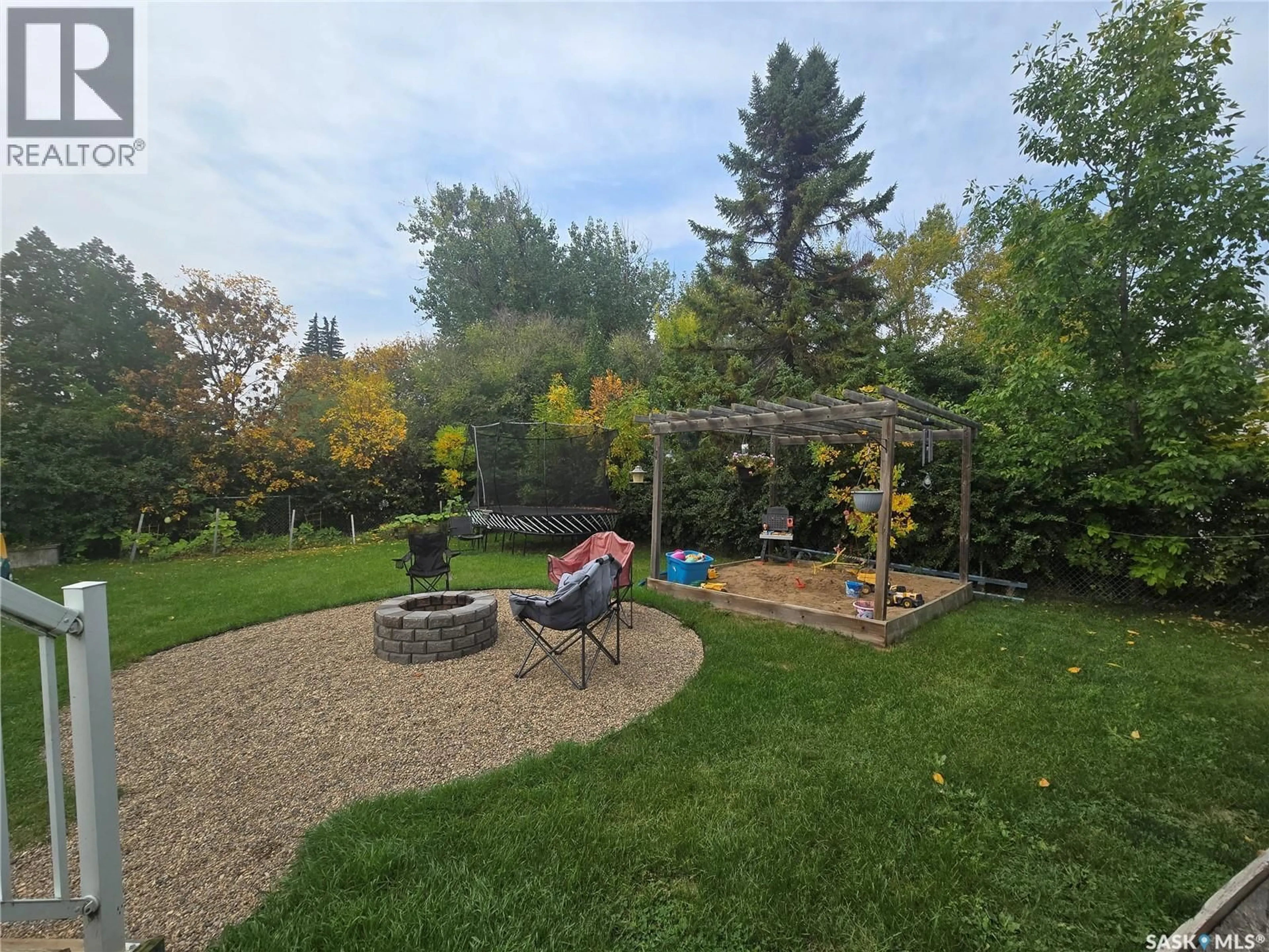 A pic from outside/outdoor area/front of a property/back of a property/a pic from drone, water/lake/river/ocean view for 320 RUSSELL STREET, Stoughton Saskatchewan S0G4T0