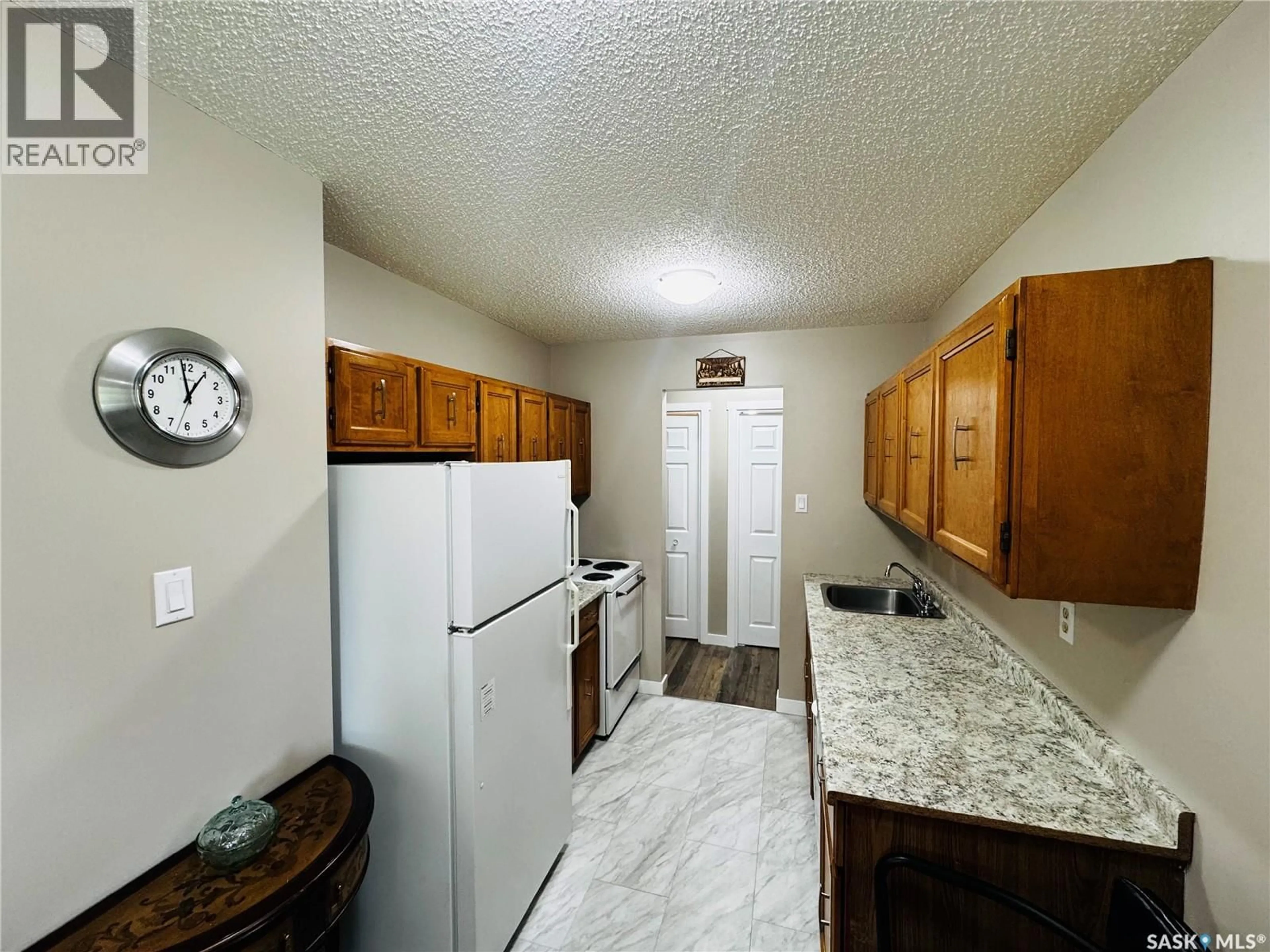 Standard kitchen, unknown for 107C - 1350 GORDON ROAD, Moose Jaw Saskatchewan S6H7V2