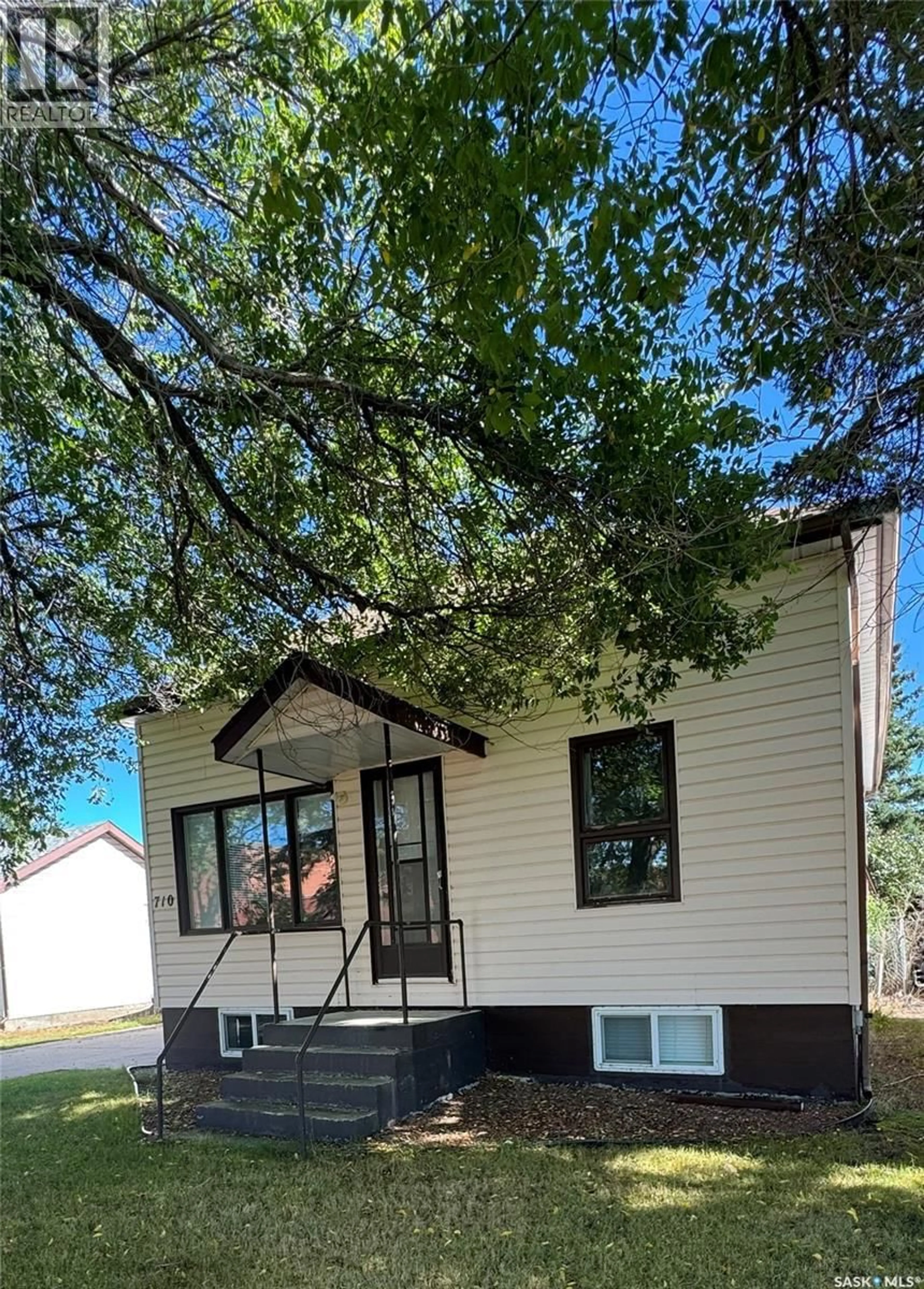 Home with vinyl exterior material, street for 710 PRINCE STREET, Hudson Bay Saskatchewan S0E0Y0