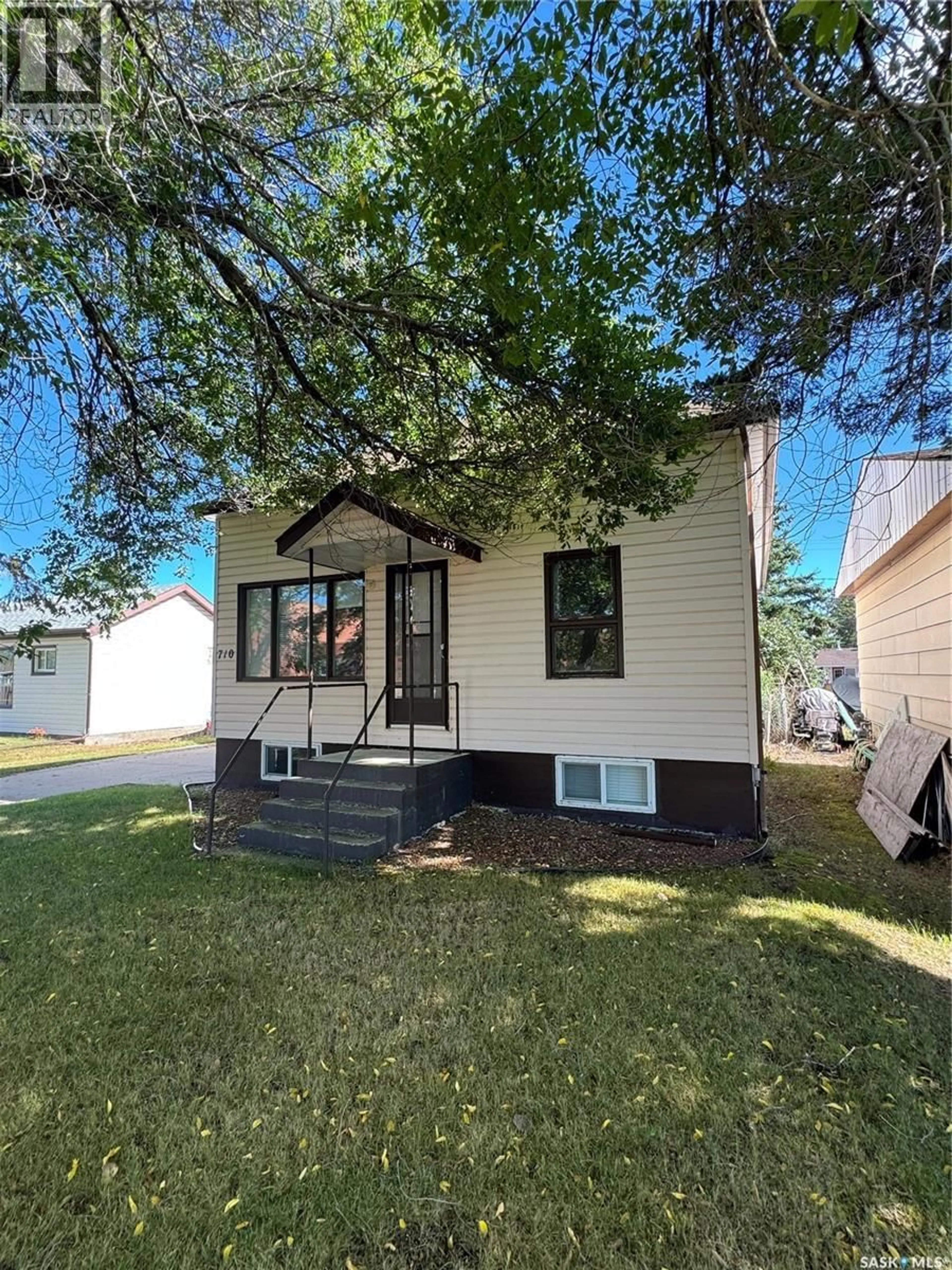 Home with vinyl exterior material, street for 710 PRINCE STREET, Hudson Bay Saskatchewan S0E0Y0