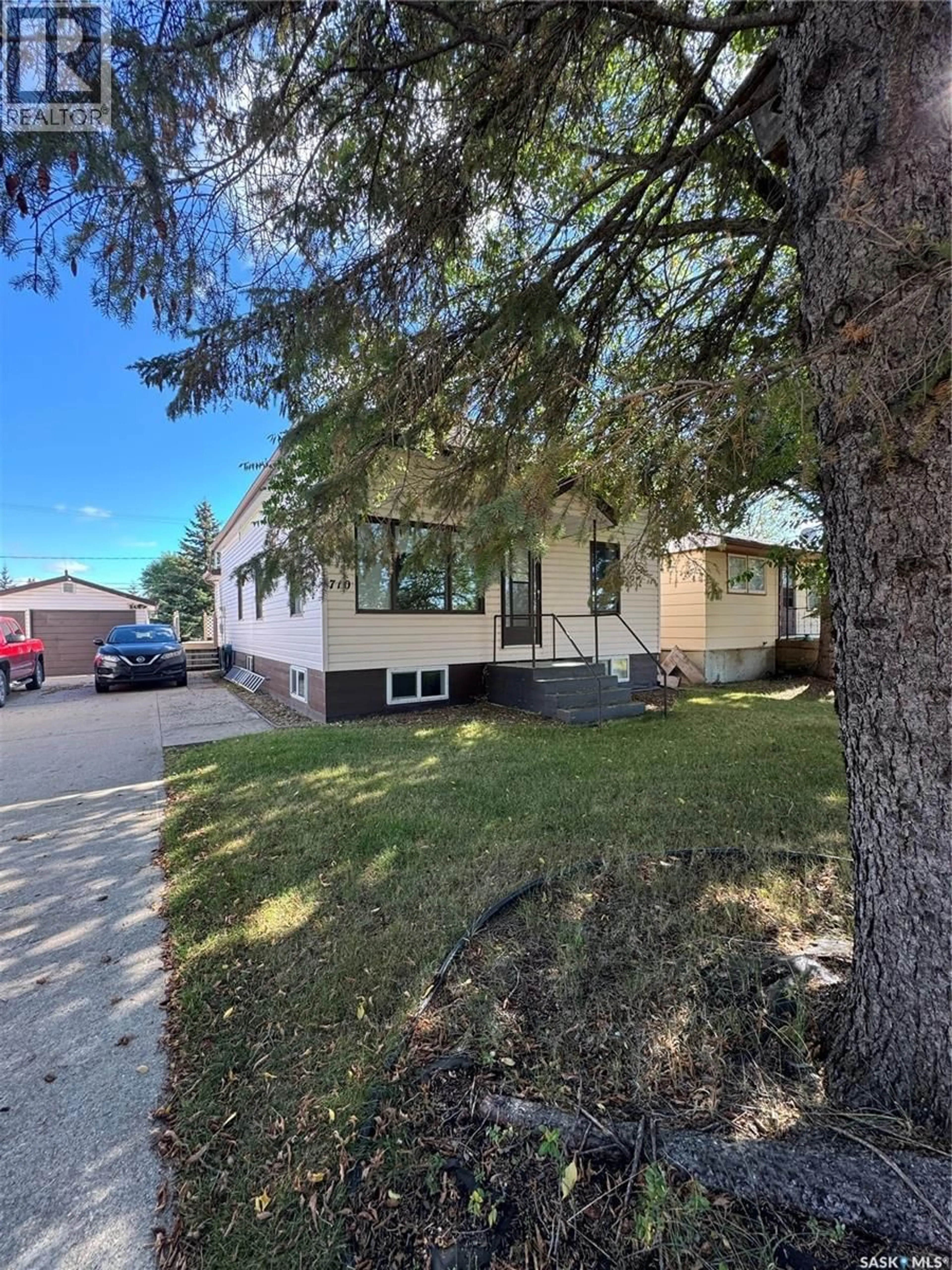 Home with vinyl exterior material, street for 710 PRINCE STREET, Hudson Bay Saskatchewan S0E0Y0