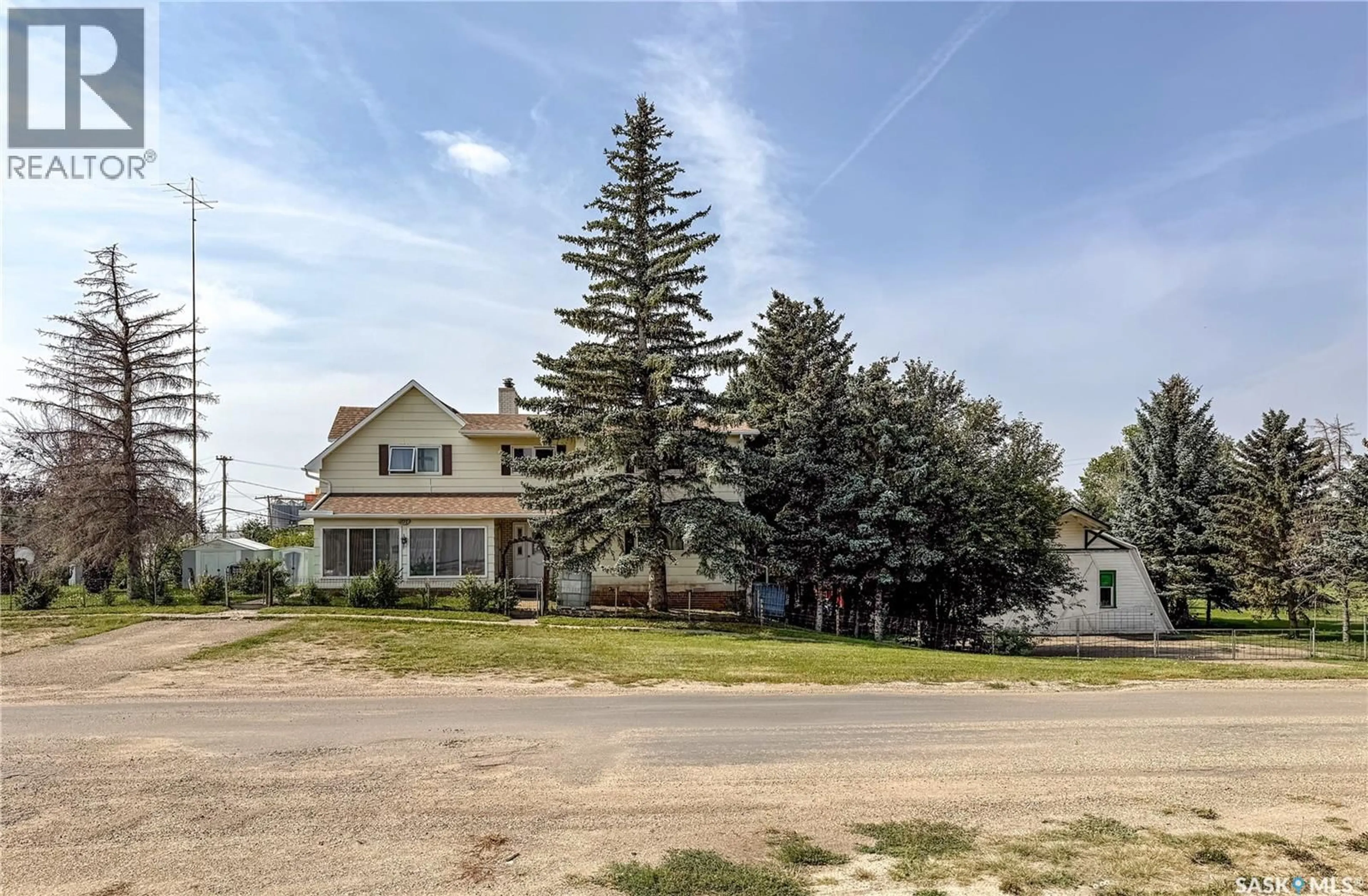 A pic from outside/outdoor area/front of a property/back of a property/a pic from drone, street for 107 CENTRE STREET, Kincaid Saskatchewan S0H2J0