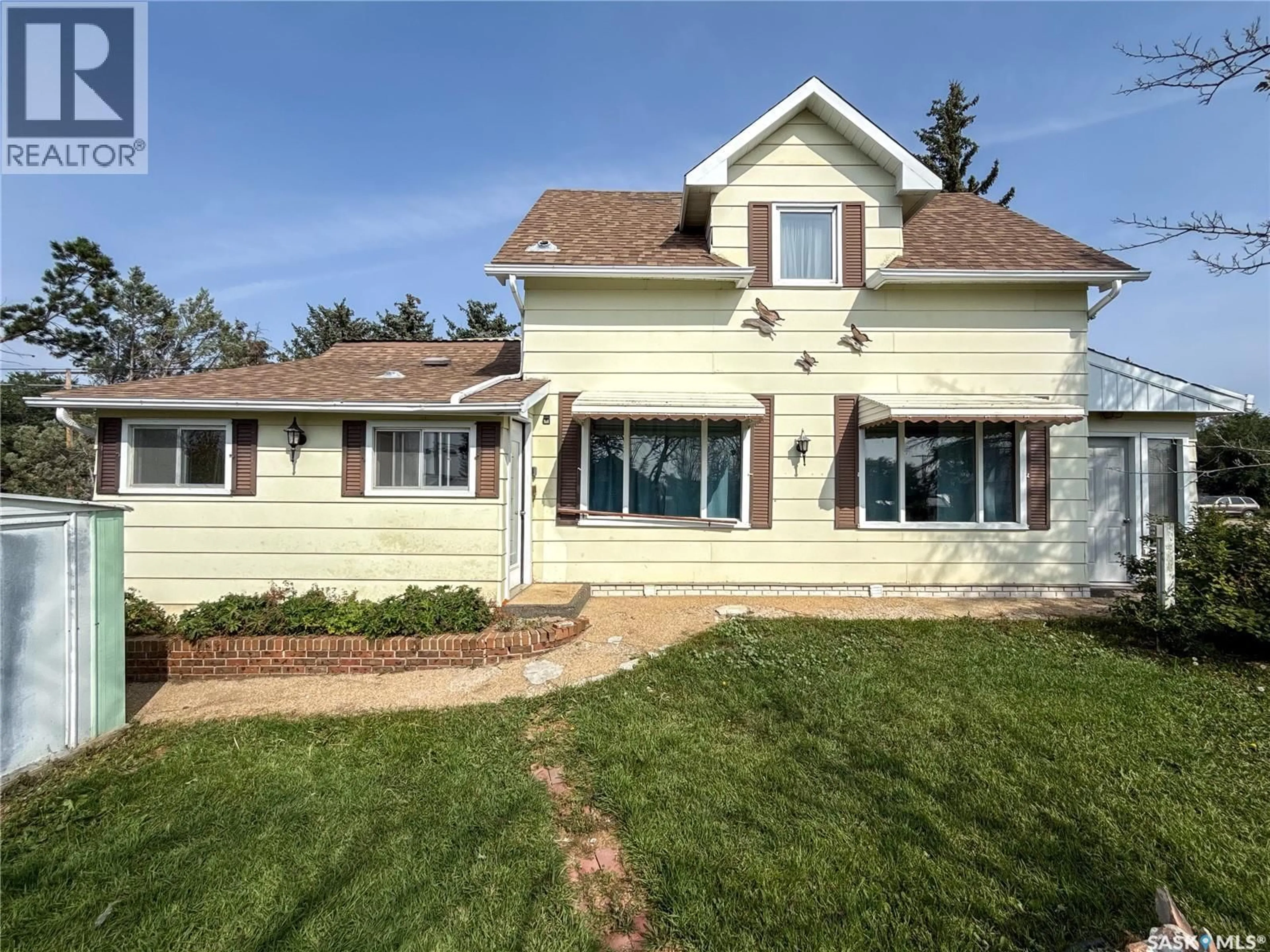 Home with vinyl exterior material, unknown for 107 CENTRE STREET, Kincaid Saskatchewan S0H2J0