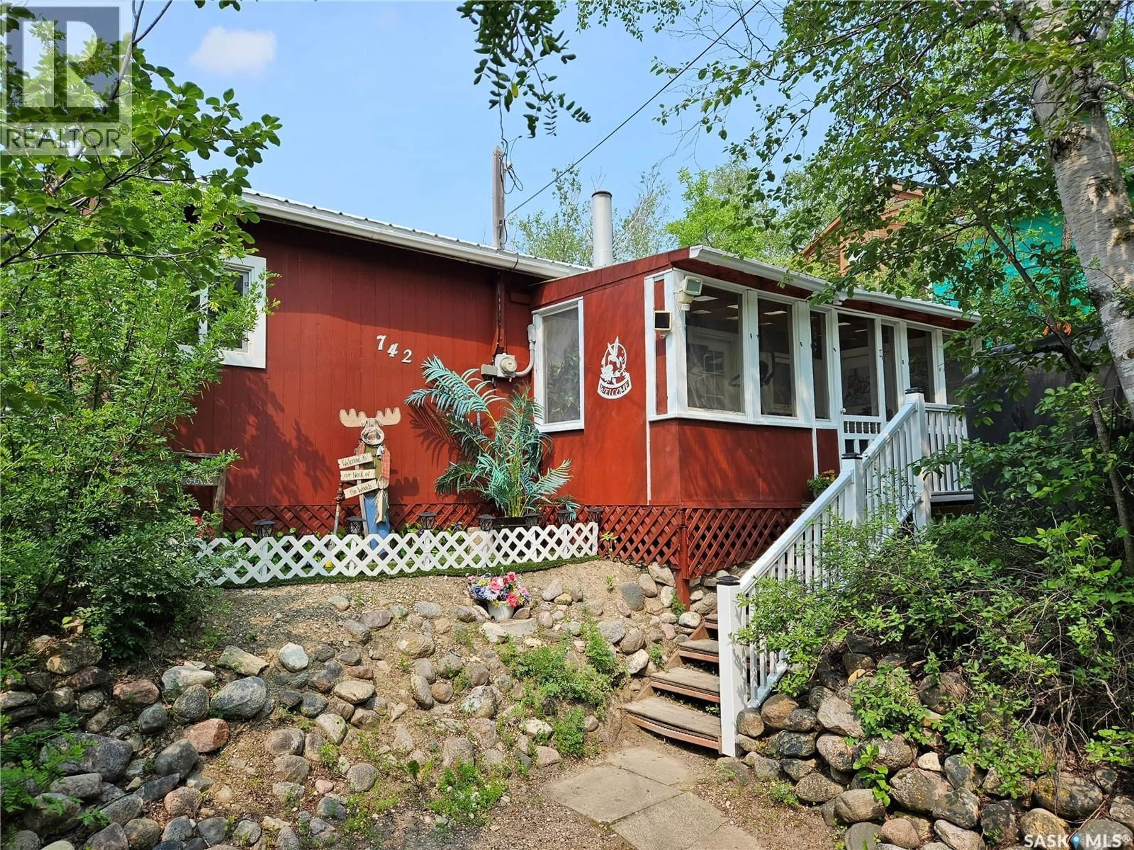 Patio, street for 742 LAKESIDE AVENUE, White Bear IR 70 Saskatchewan S0C0R0