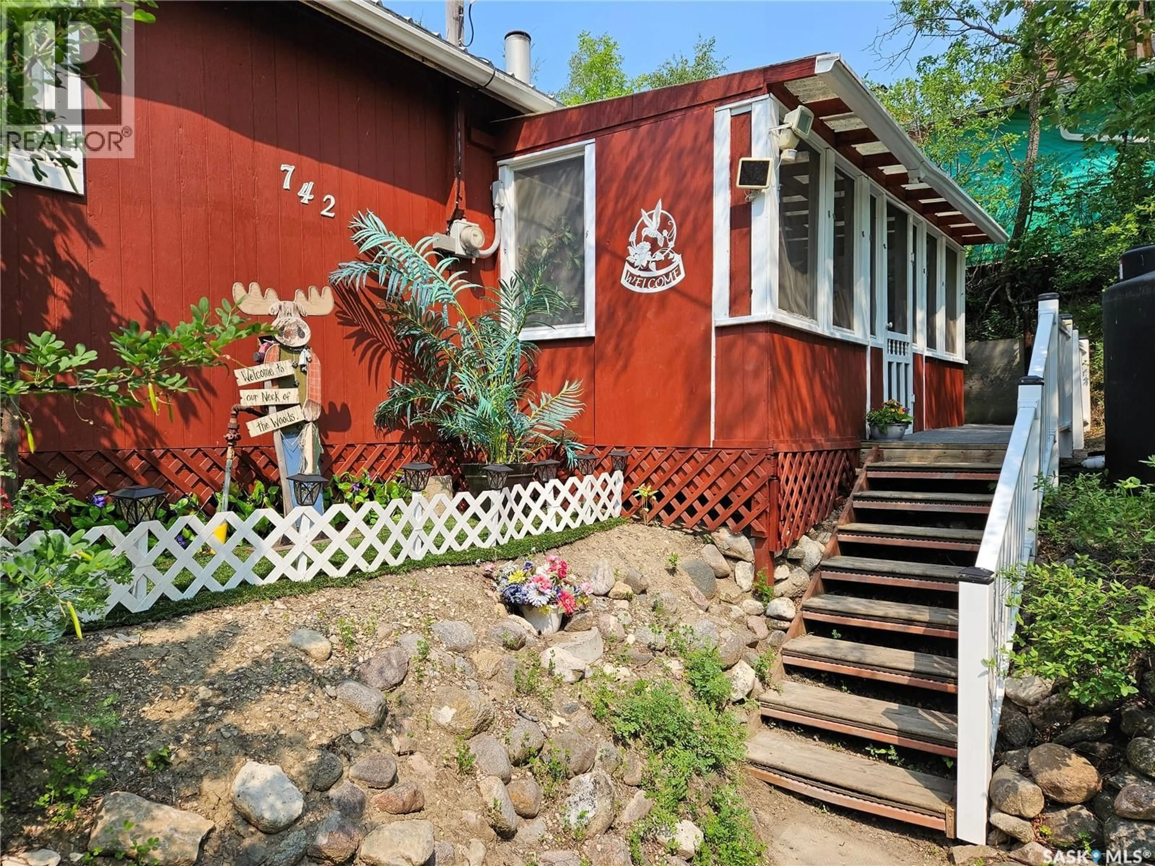 Patio, street for 742 LAKESIDE AVENUE, White Bear IR 70 Saskatchewan S0C0R0