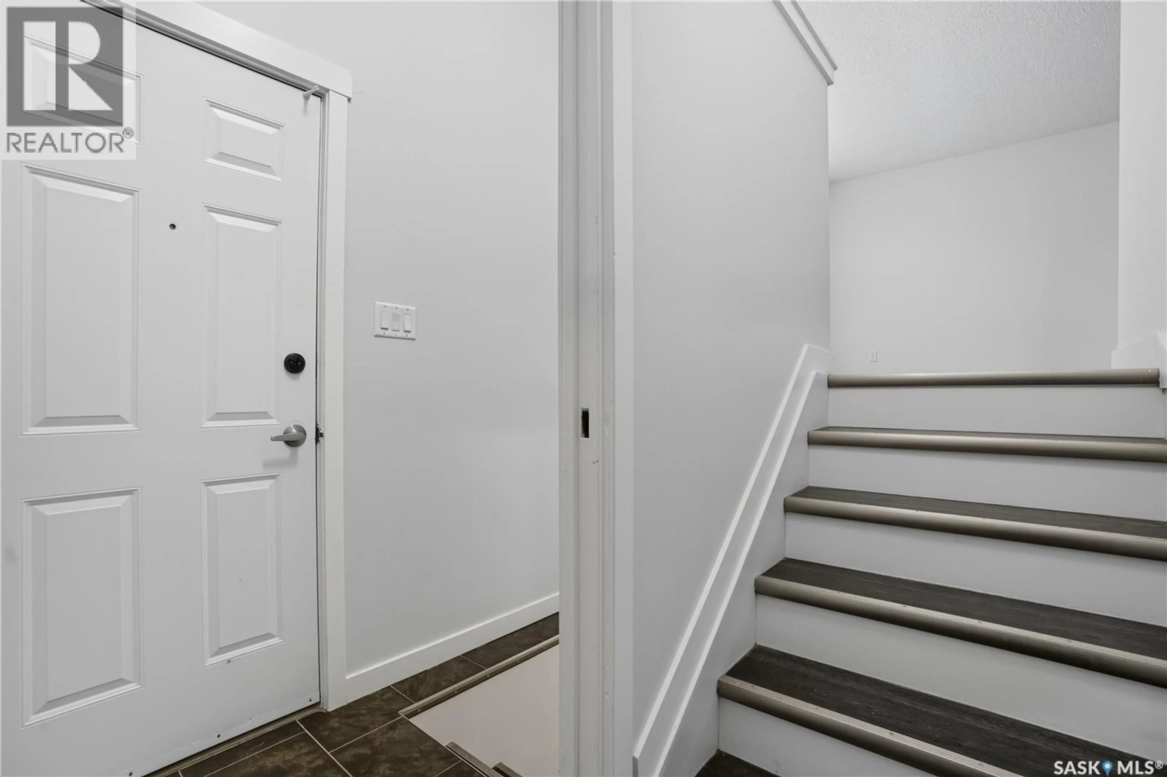 Unknown for 462 FULTON DRIVE, Regina Saskatchewan S4X2Y7