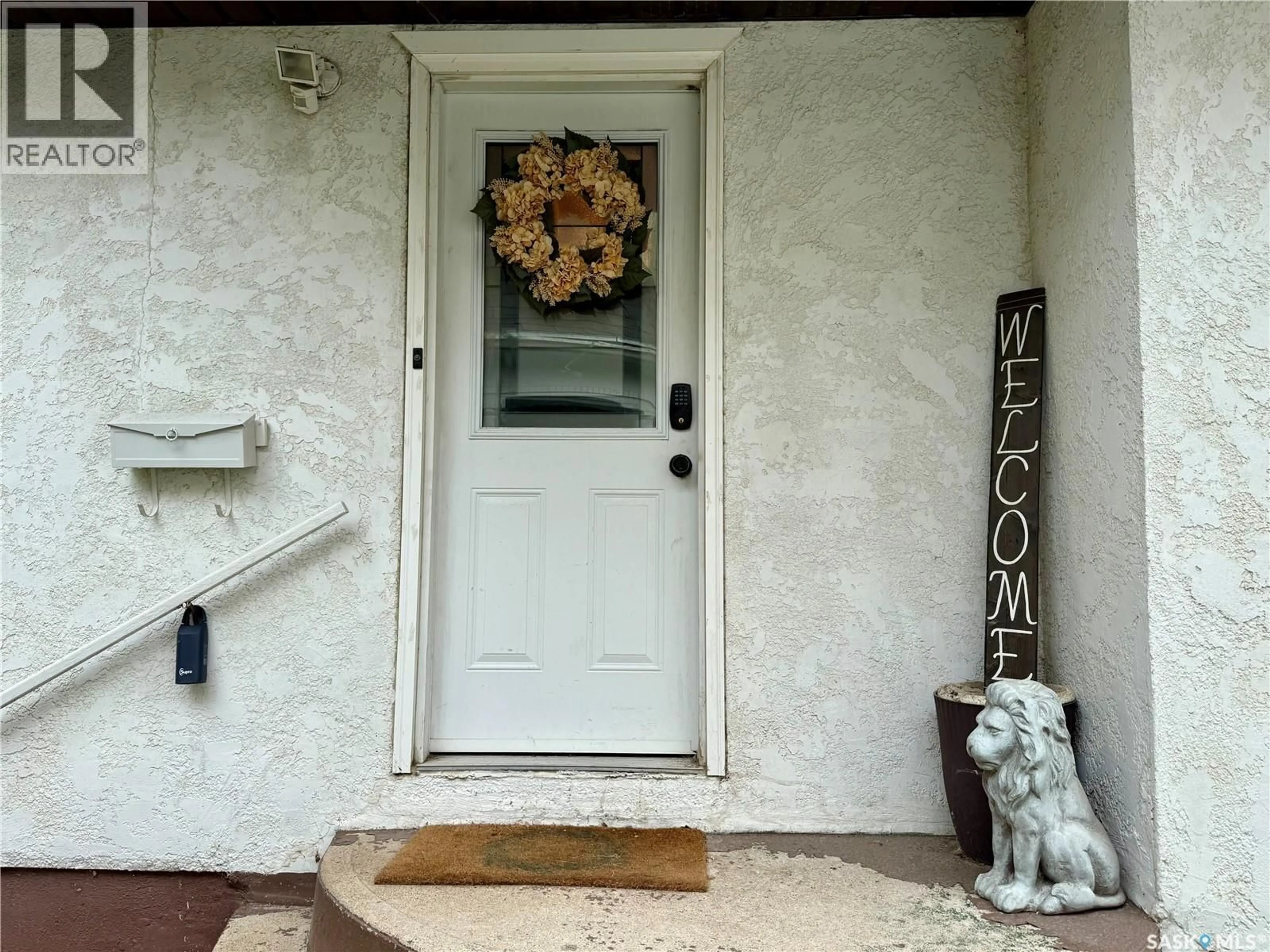 Indoor entryway for 54 ASSINIBOIA AVENUE, Yorkton Saskatchewan S3N1N6