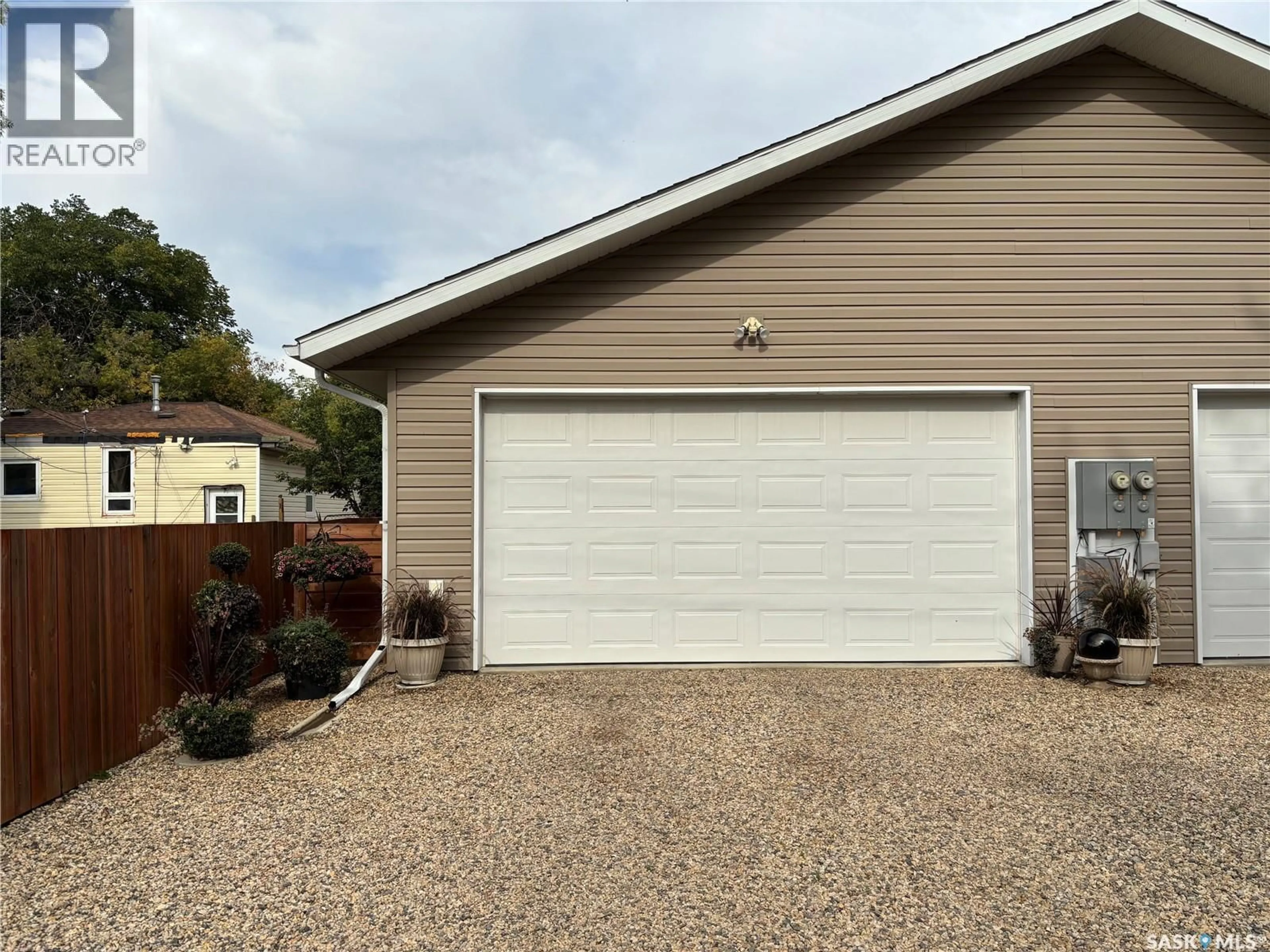 Indoor garage for A - 413 CRAWFORD AVENUE, Melfort Saskatchewan S0E1A0