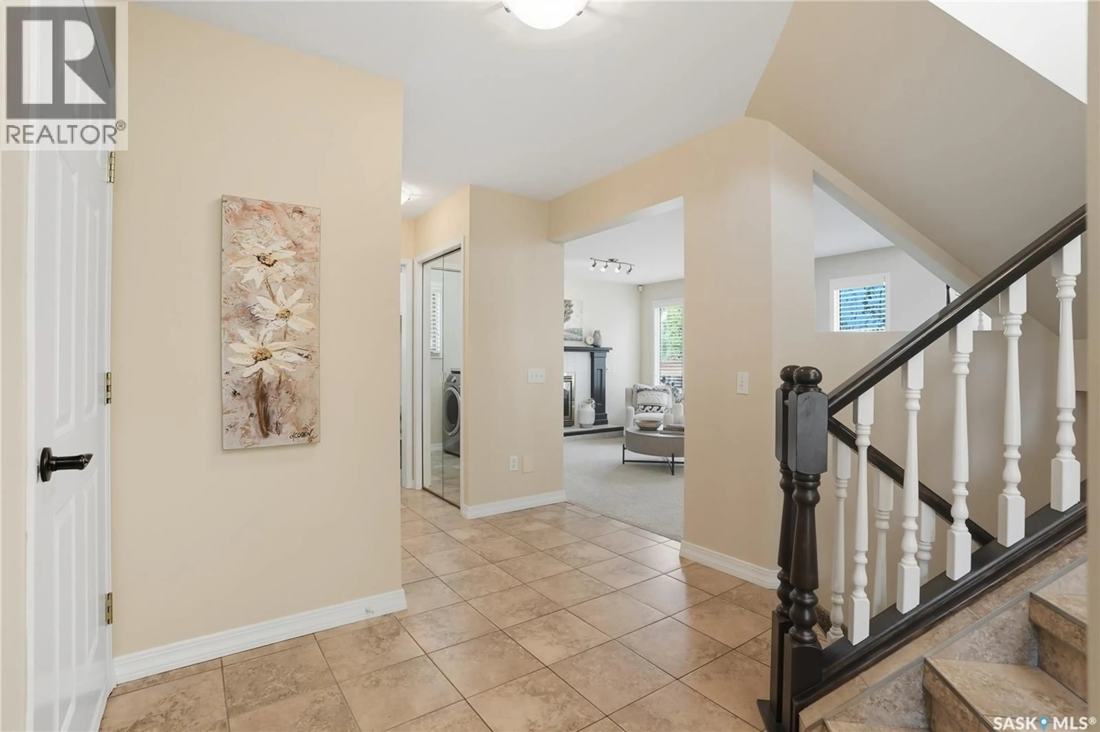 Indoor entryway for 303 BRAEBURN CRESCENT, Saskatoon Saskatchewan S7V1A4