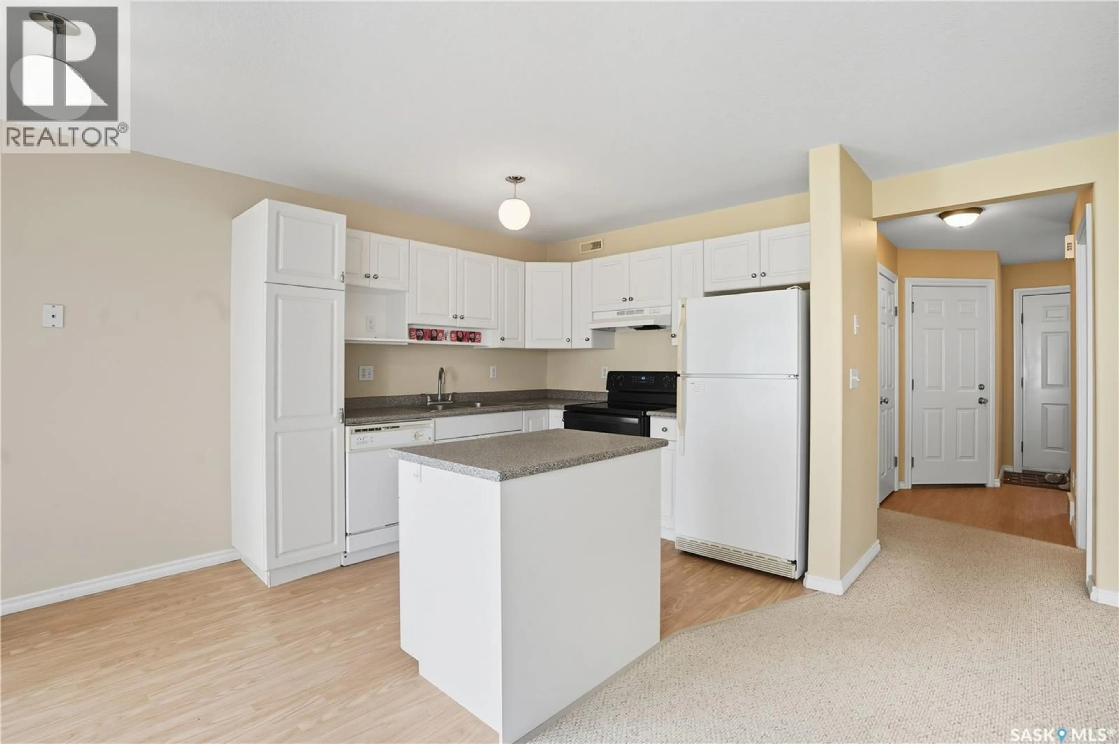 Standard kitchen, unknown for 127 - 34 BANYAN CRESCENT, Saskatoon Saskatchewan S7G1G5