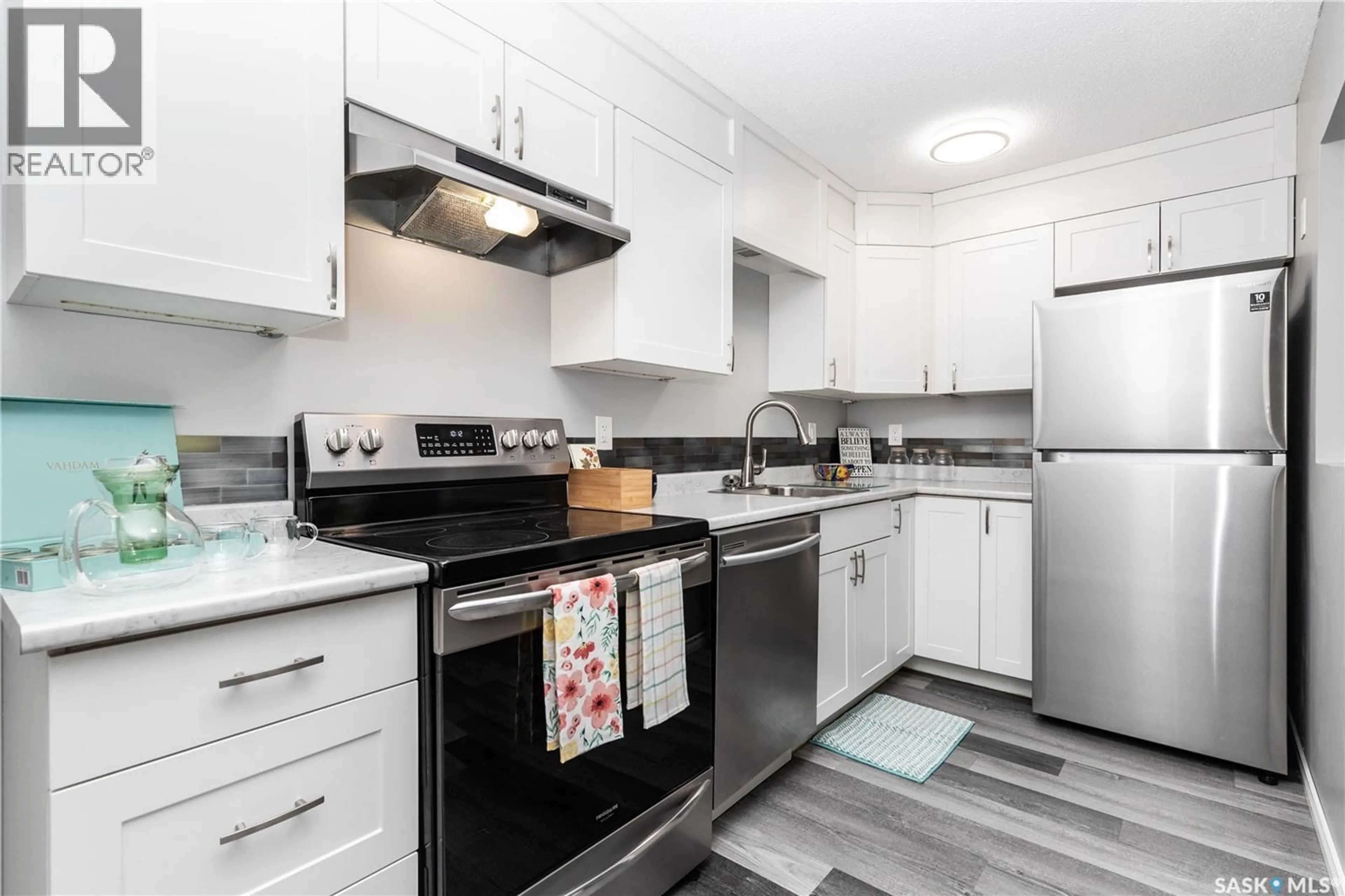 Standard kitchen, unknown for N - 318 1223 7TH AVENUE, Saskatoon Saskatchewan S7K2W1