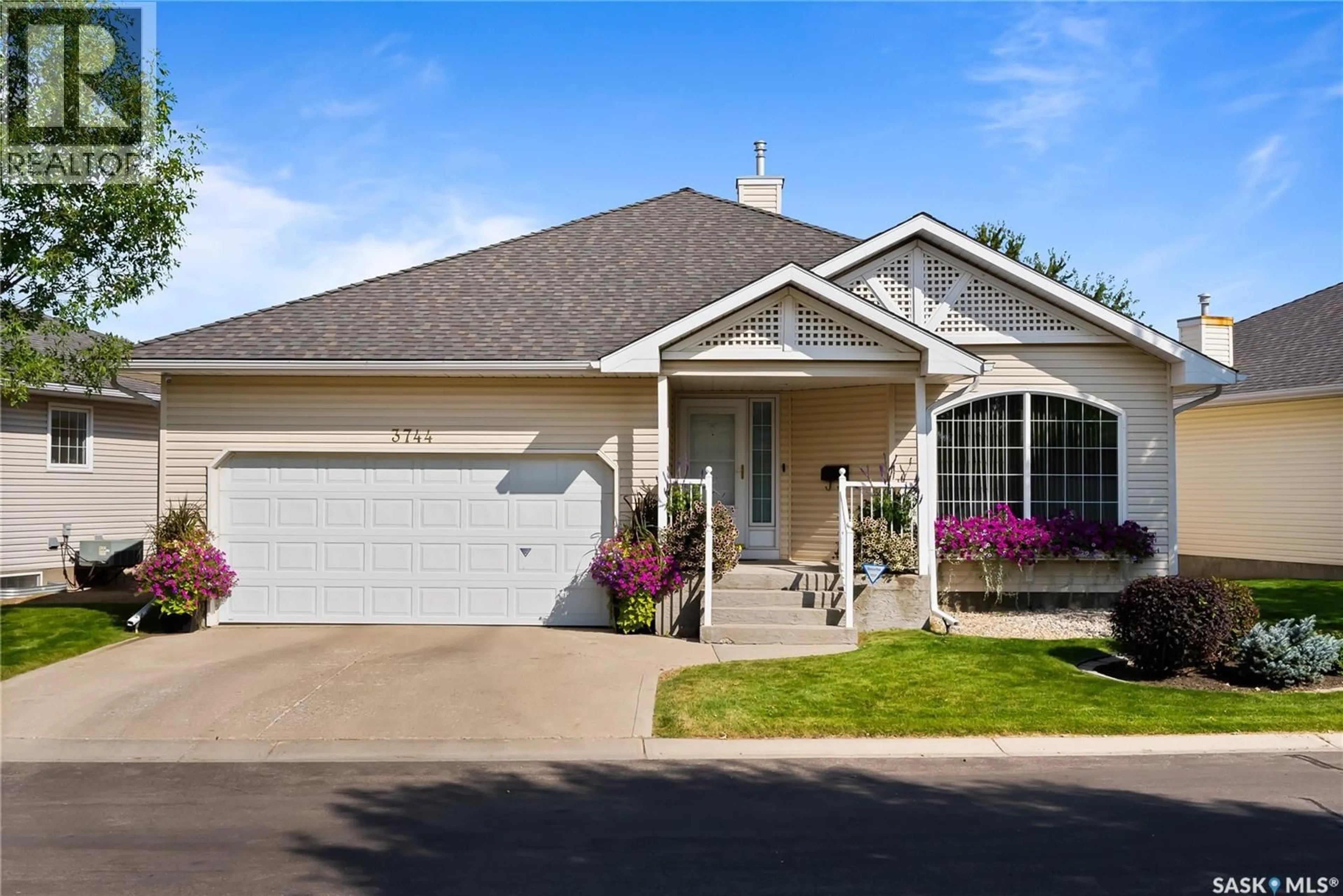Home with vinyl exterior material, street for 3744 QUEENS GATE, Regina Saskatchewan S4S7J1