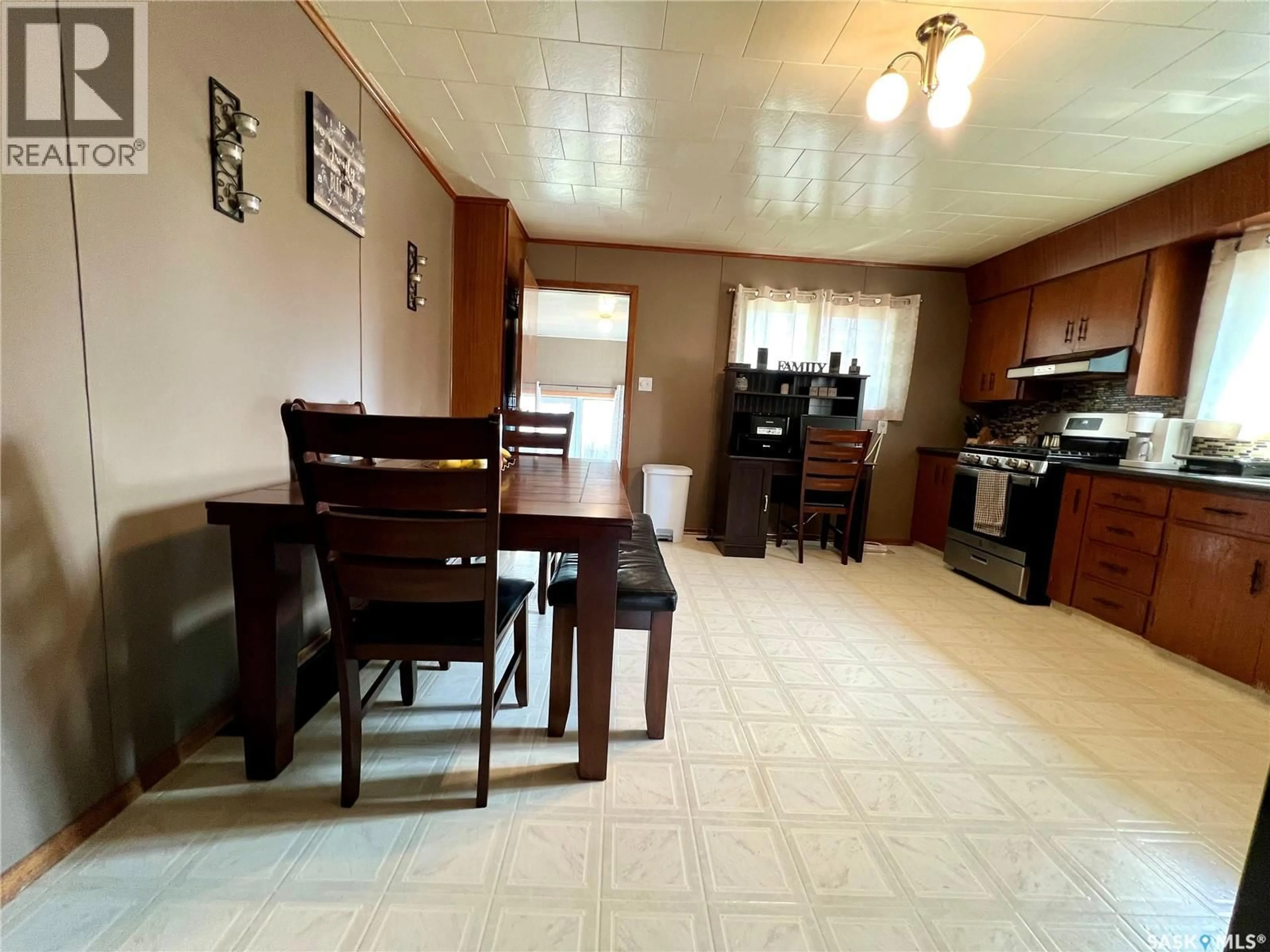 Unknown for 369 9TH AVENUE, Swift Current Saskatchewan S9H1A8
