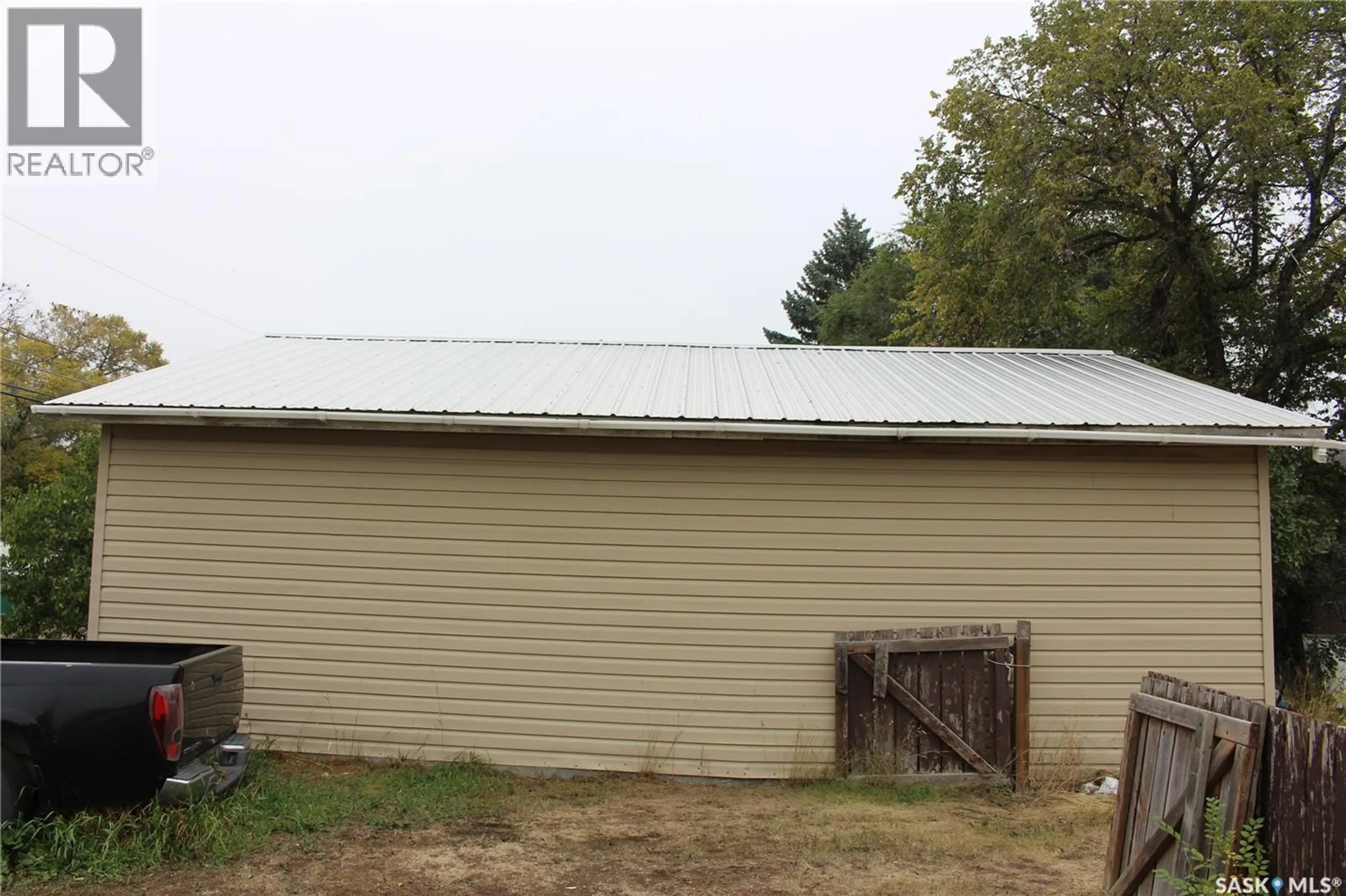 Shed for 1002 OMINICA STREET, Moose Jaw Saskatchewan S6H0J3
