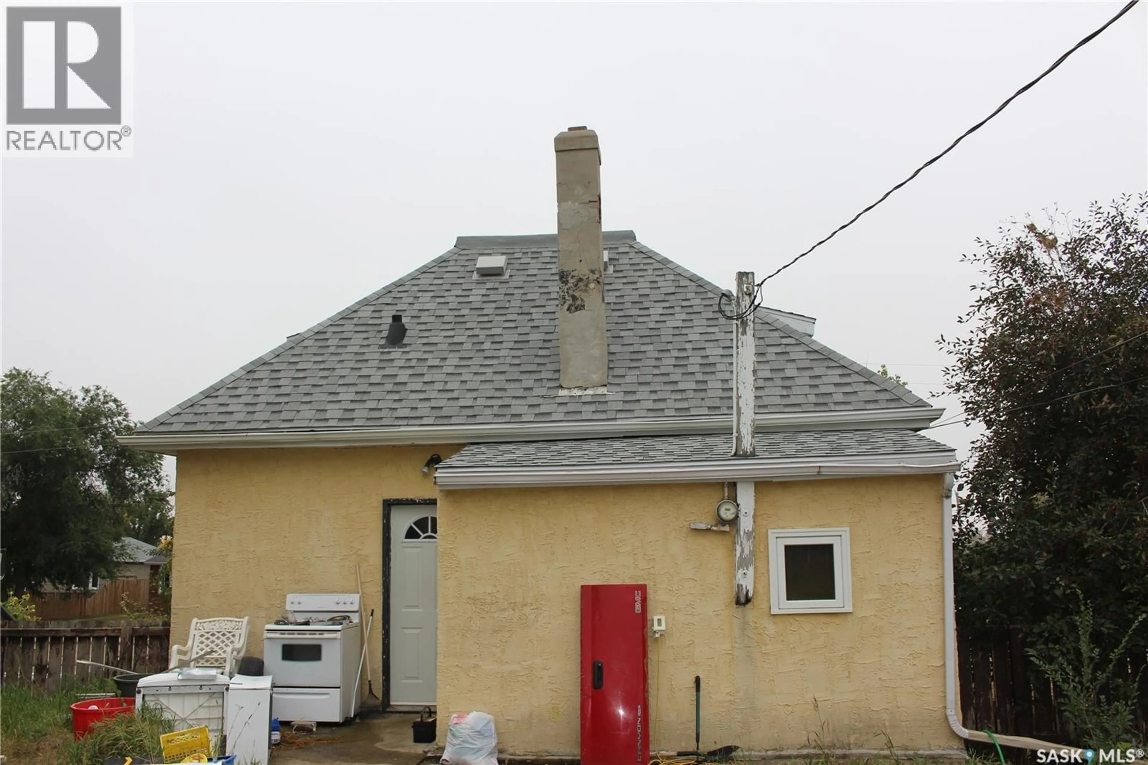 Unknown for 1002 OMINICA STREET, Moose Jaw Saskatchewan S6H0J3