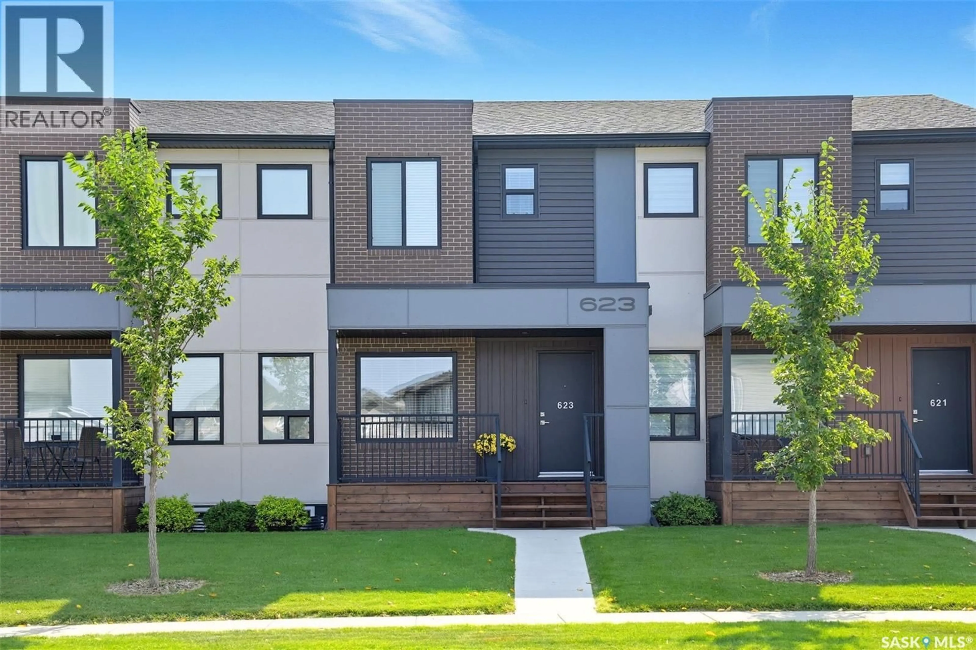 Home with brick exterior material, street for 623 EVERGREEN BOULEVARD, Saskatoon Saskatchewan S7W0Y7