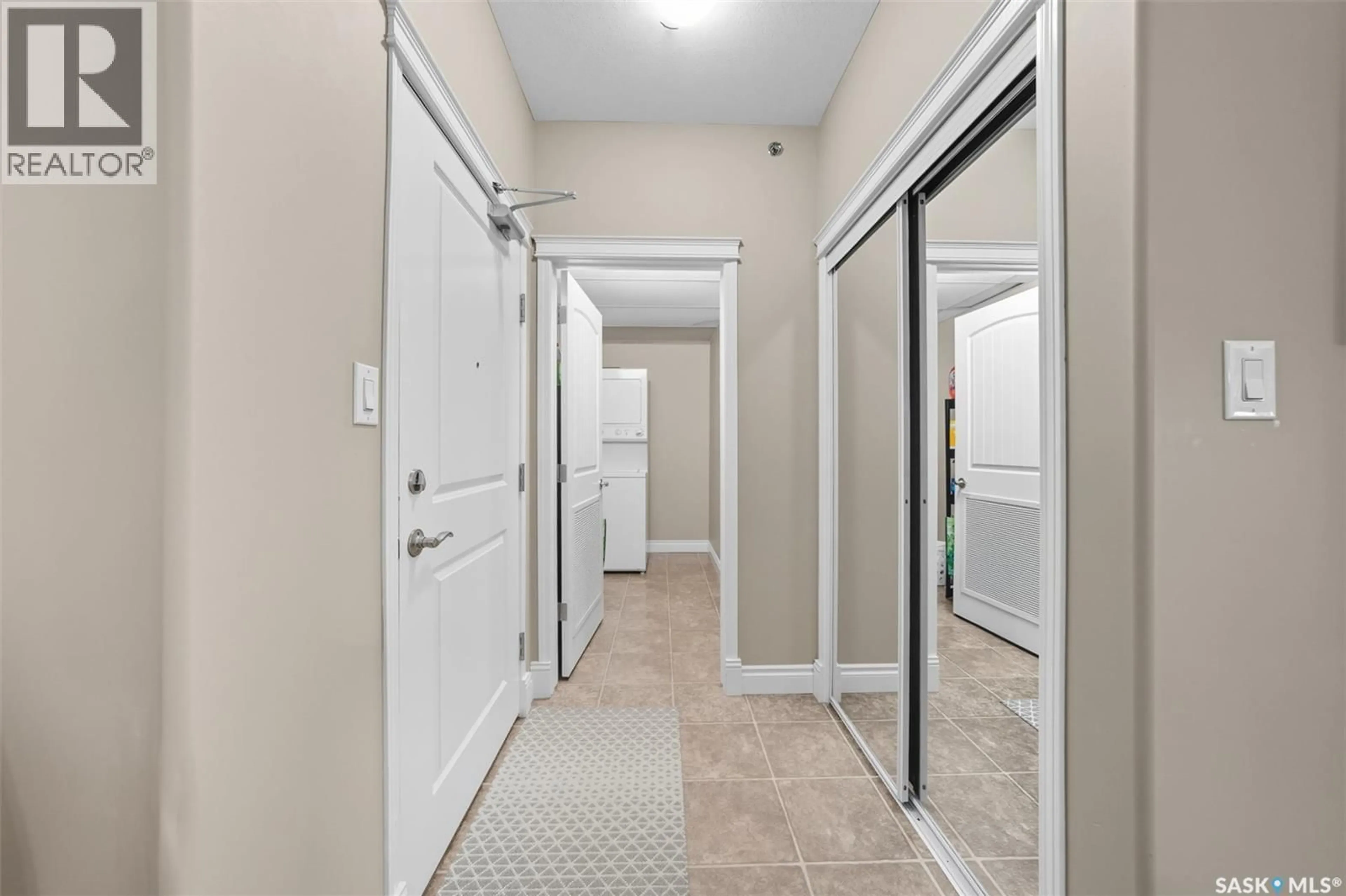 Indoor entryway for 411 106 ARMISTICE WAY, Saskatoon Saskatchewan S7J2H4