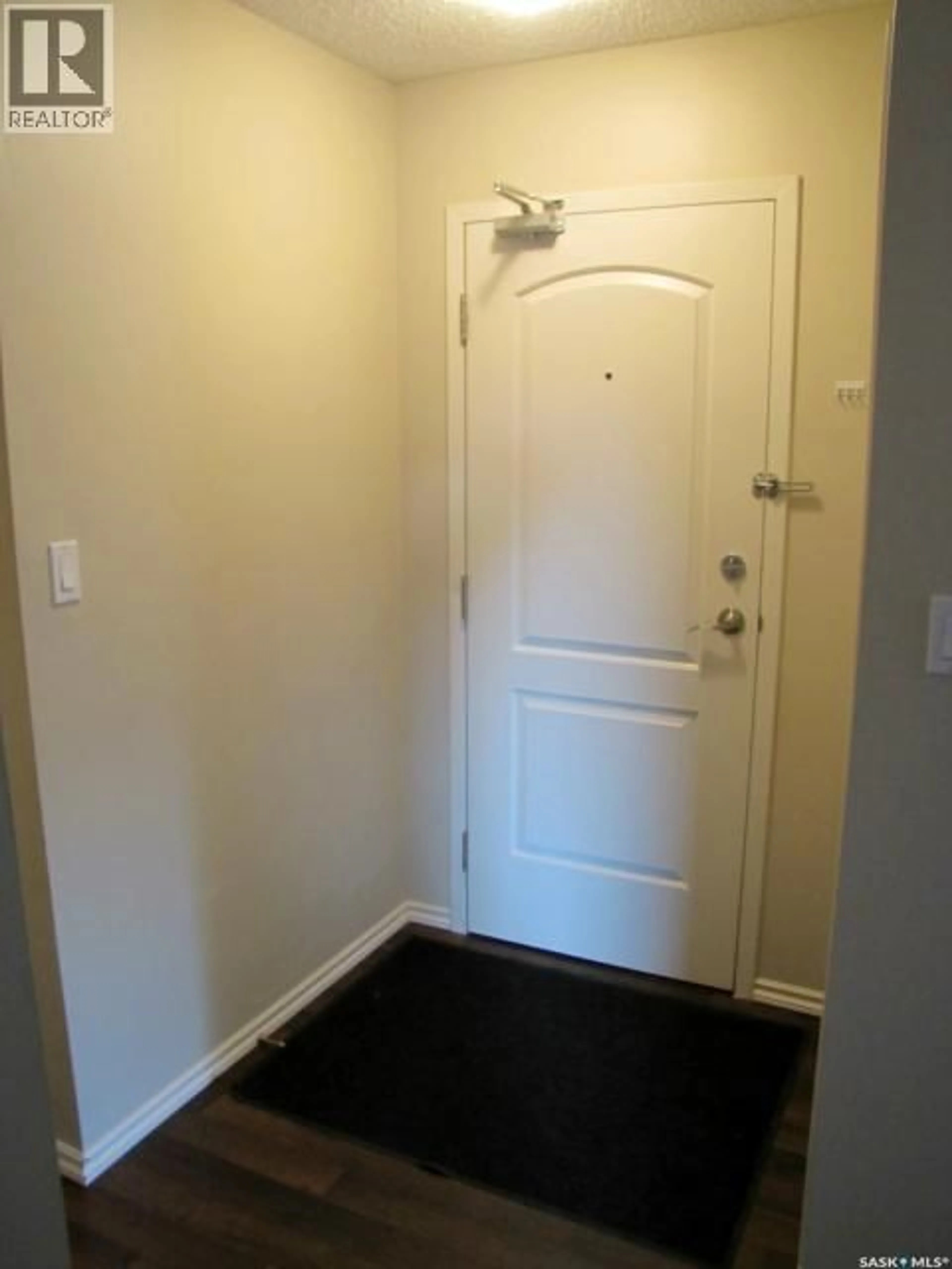 Indoor entryway for 202 - 250 PINEHOUSE PLACE, Saskatoon Saskatchewan S7K4X1