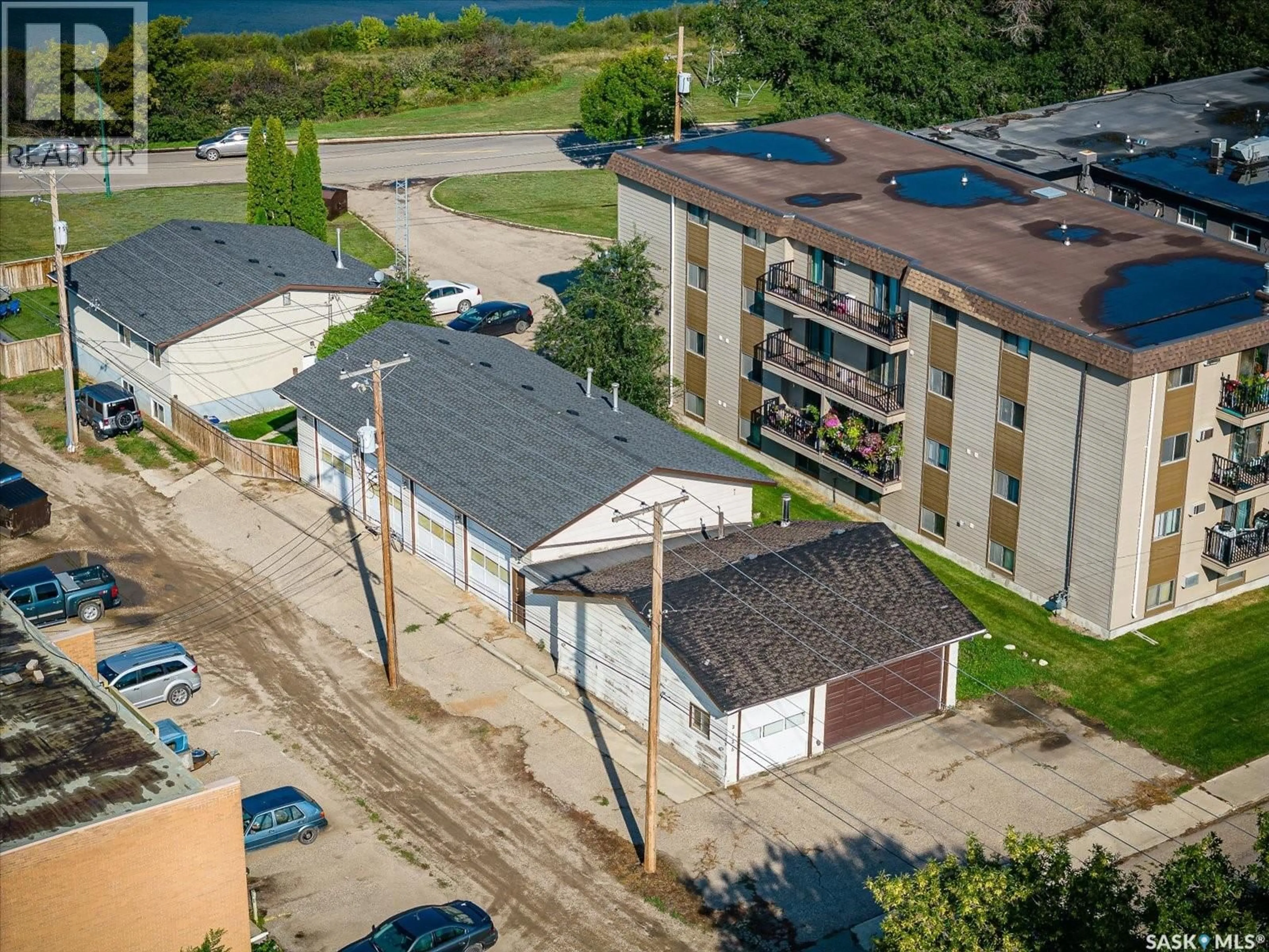 A pic from outside/outdoor area/front of a property/back of a property/a pic from drone, building for 2126 STE CECILIA AVENUE, Saskatoon Saskatchewan S7M0P2