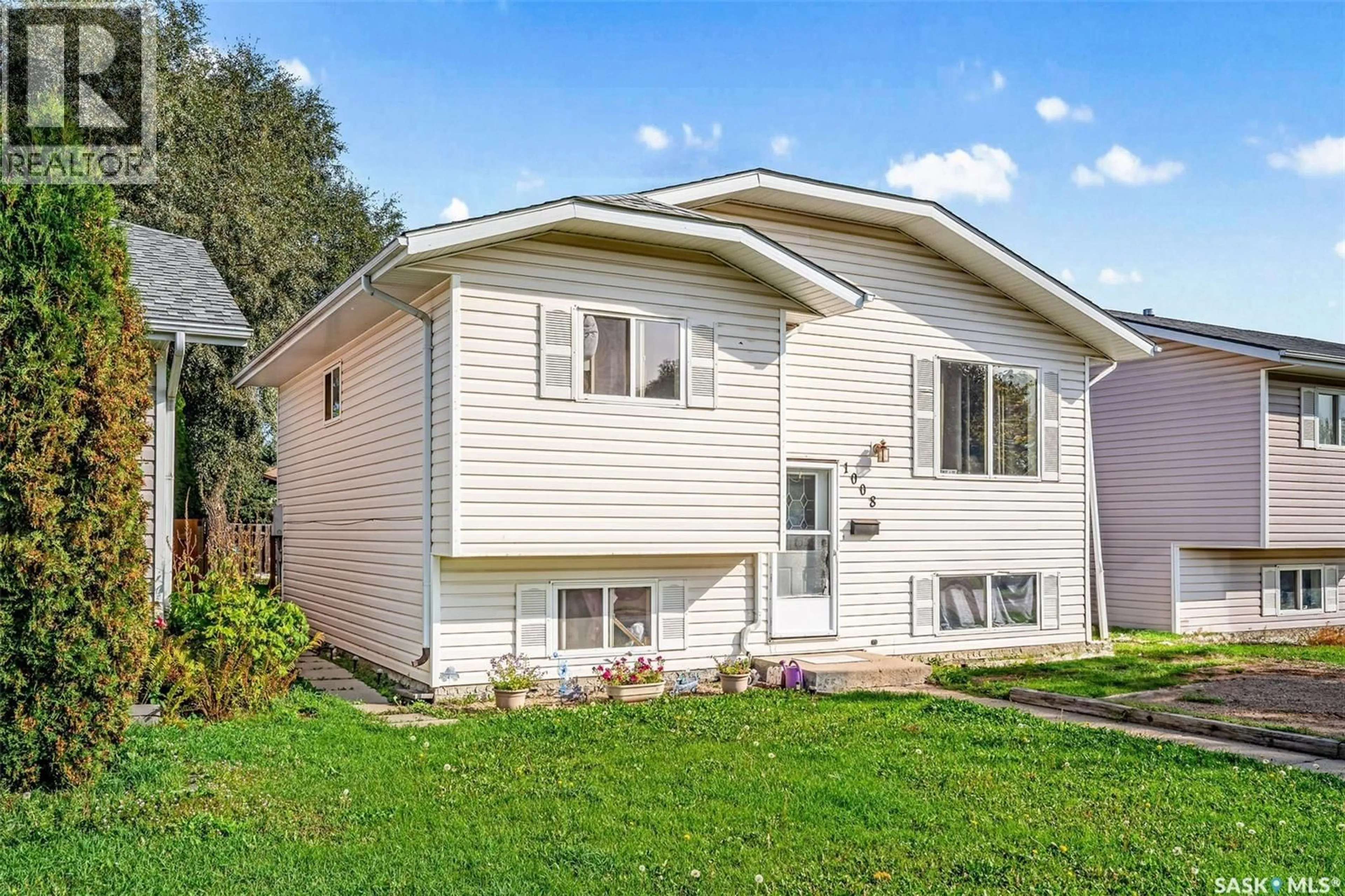 Home with vinyl exterior material, street for 1008 2ND STREET, Prince Albert Saskatchewan S6V0P8