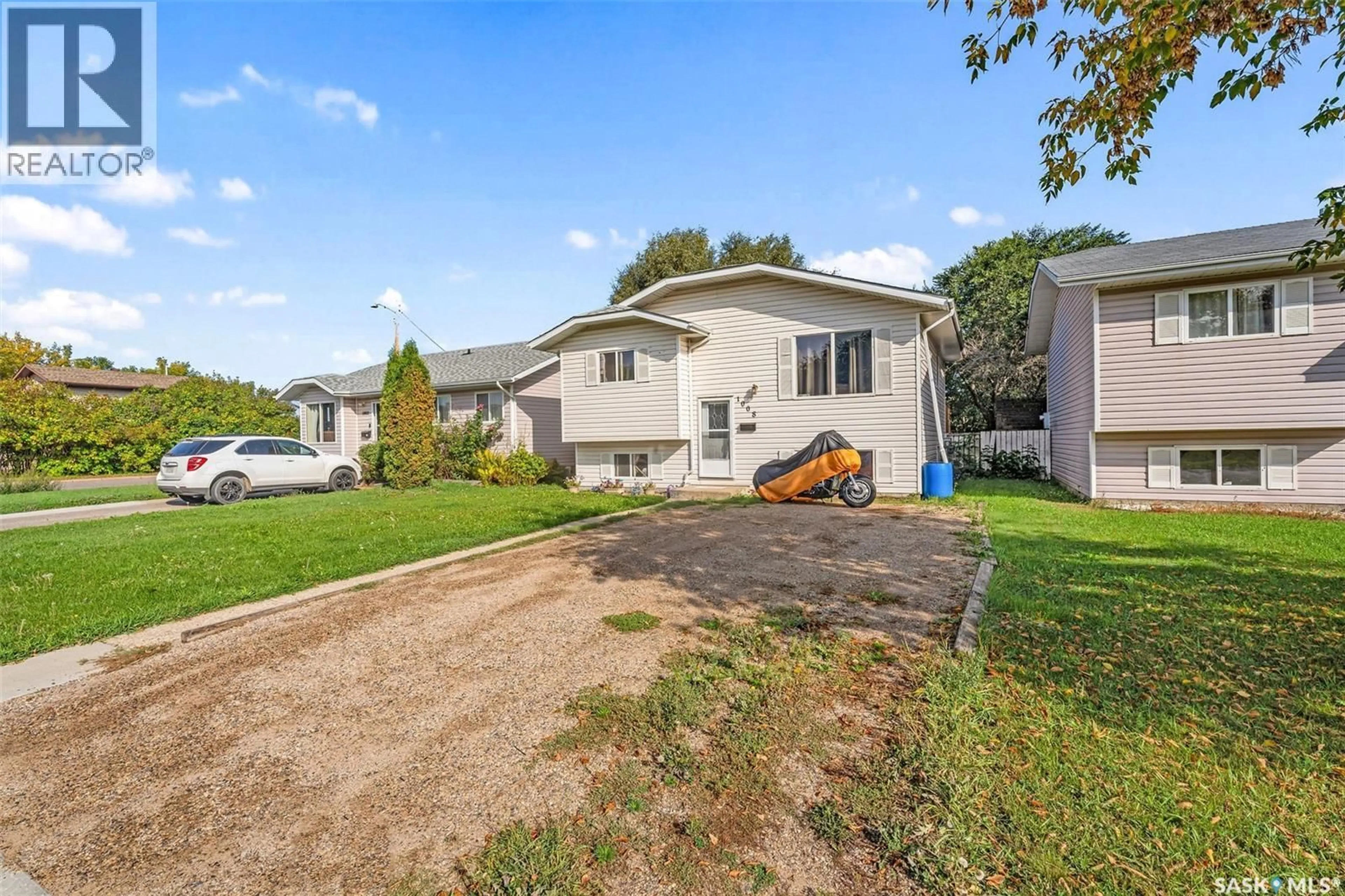 A pic from outside/outdoor area/front of a property/back of a property/a pic from drone, street for 1008 2ND STREET, Prince Albert Saskatchewan S6V0P8