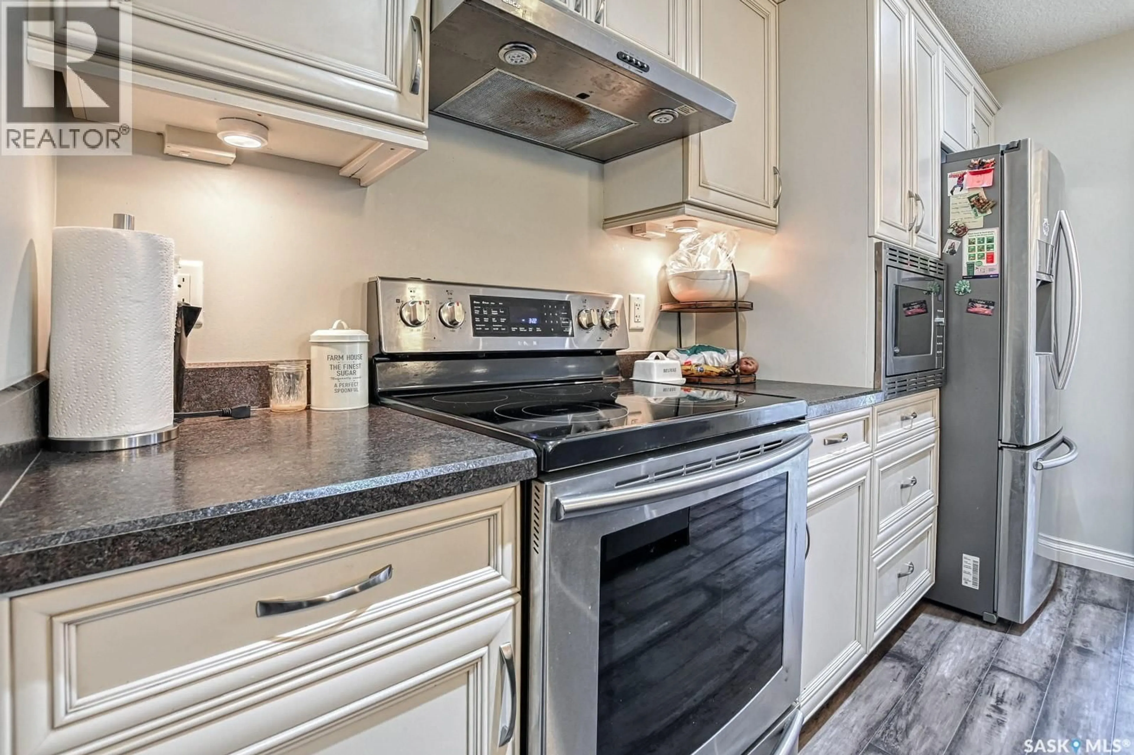 Open concept kitchen, ceramic/tile floor for 8721 ARCHER LANE, Regina Saskatchewan S4Y0B9