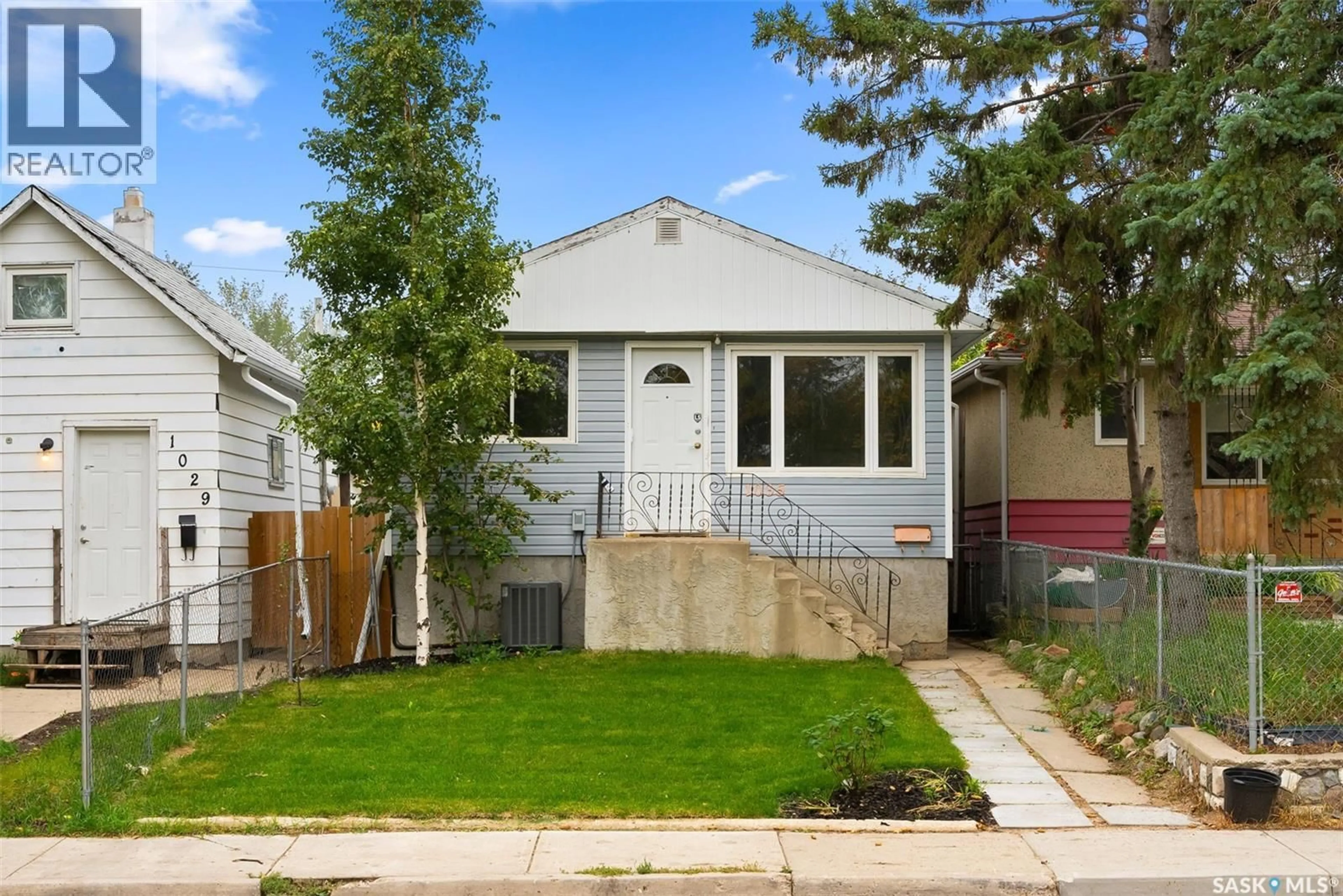 Home with vinyl exterior material, street for 1035 ROBINSON STREET, Regina Saskatchewan S4T2M8