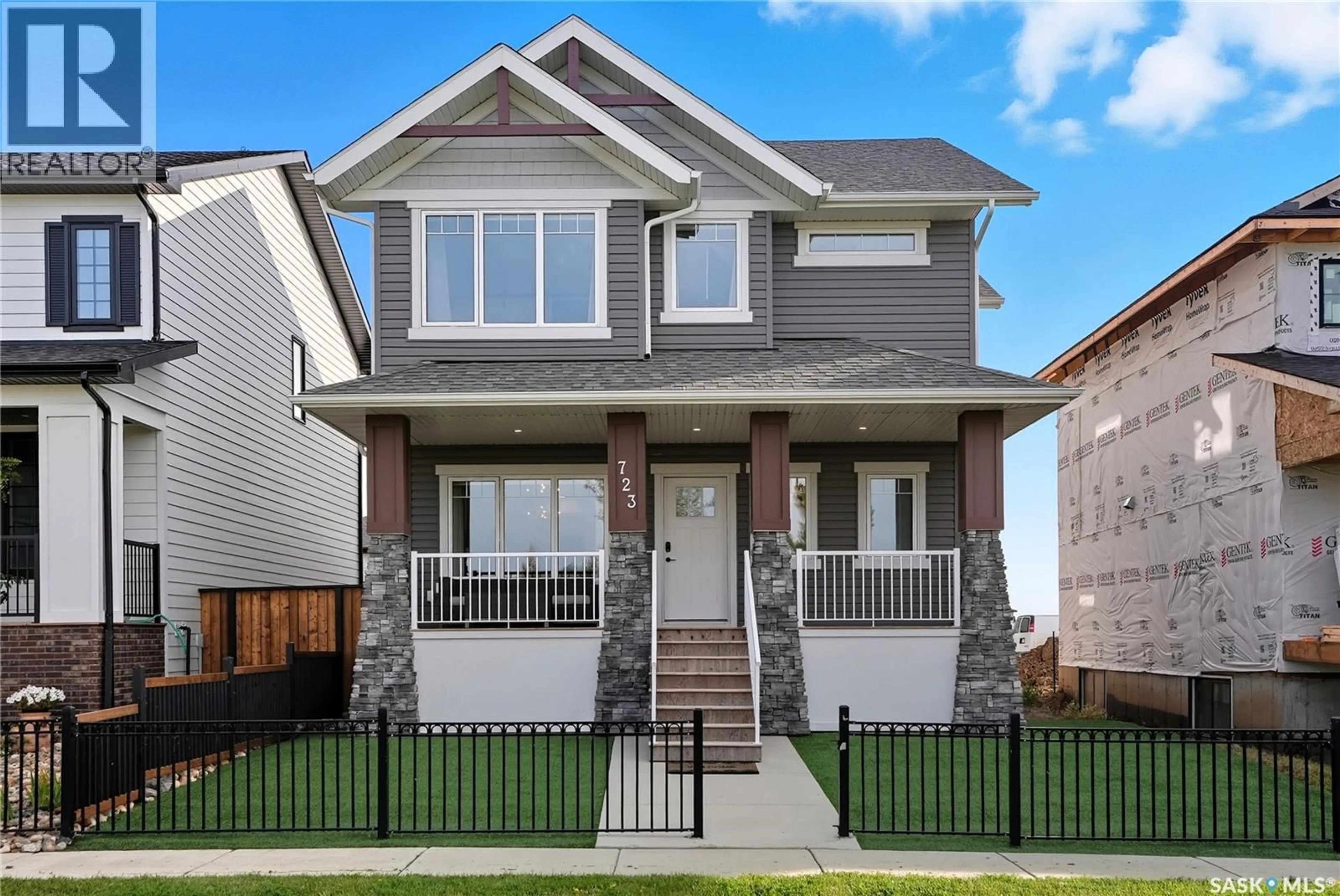 Home with vinyl exterior material, street for 723 UNDERHILL LANE, Saskatoon Saskatchewan S7V0N3