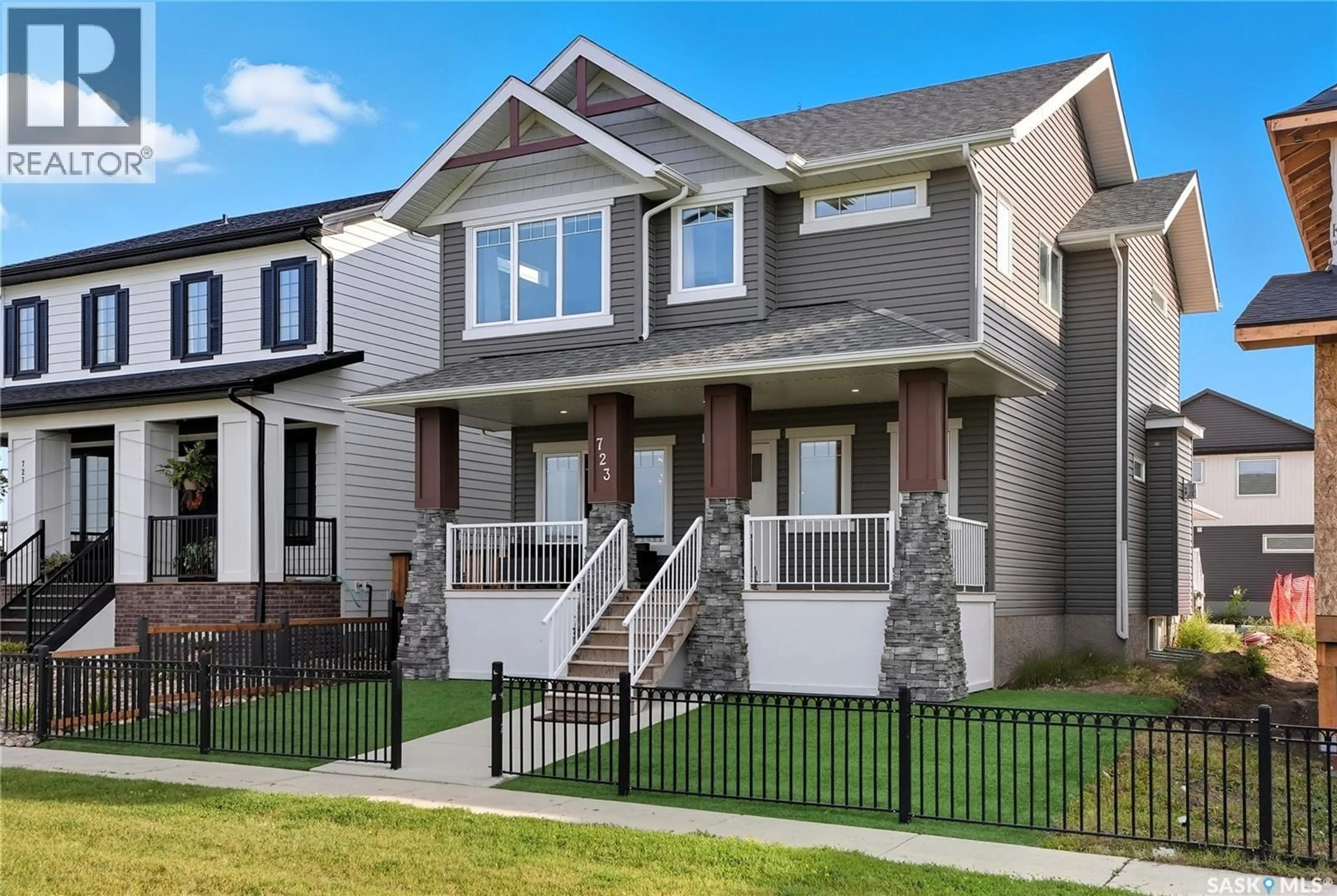 Home with vinyl exterior material, street for 723 UNDERHILL LANE, Saskatoon Saskatchewan S7V0N3