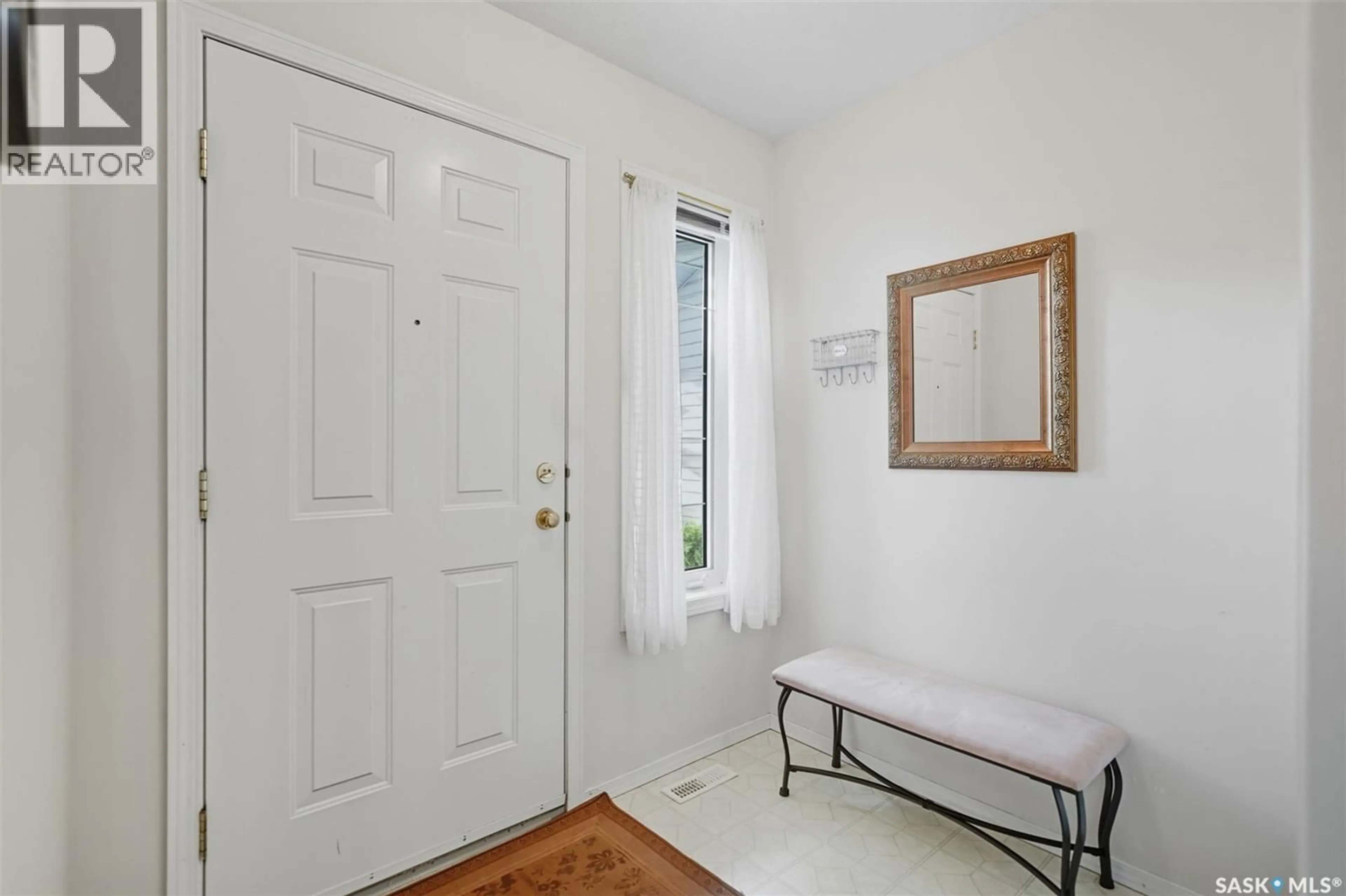 Indoor entryway for 15 410 KEEVIL CRESCENT, Saskatoon Saskatchewan S7N4R6