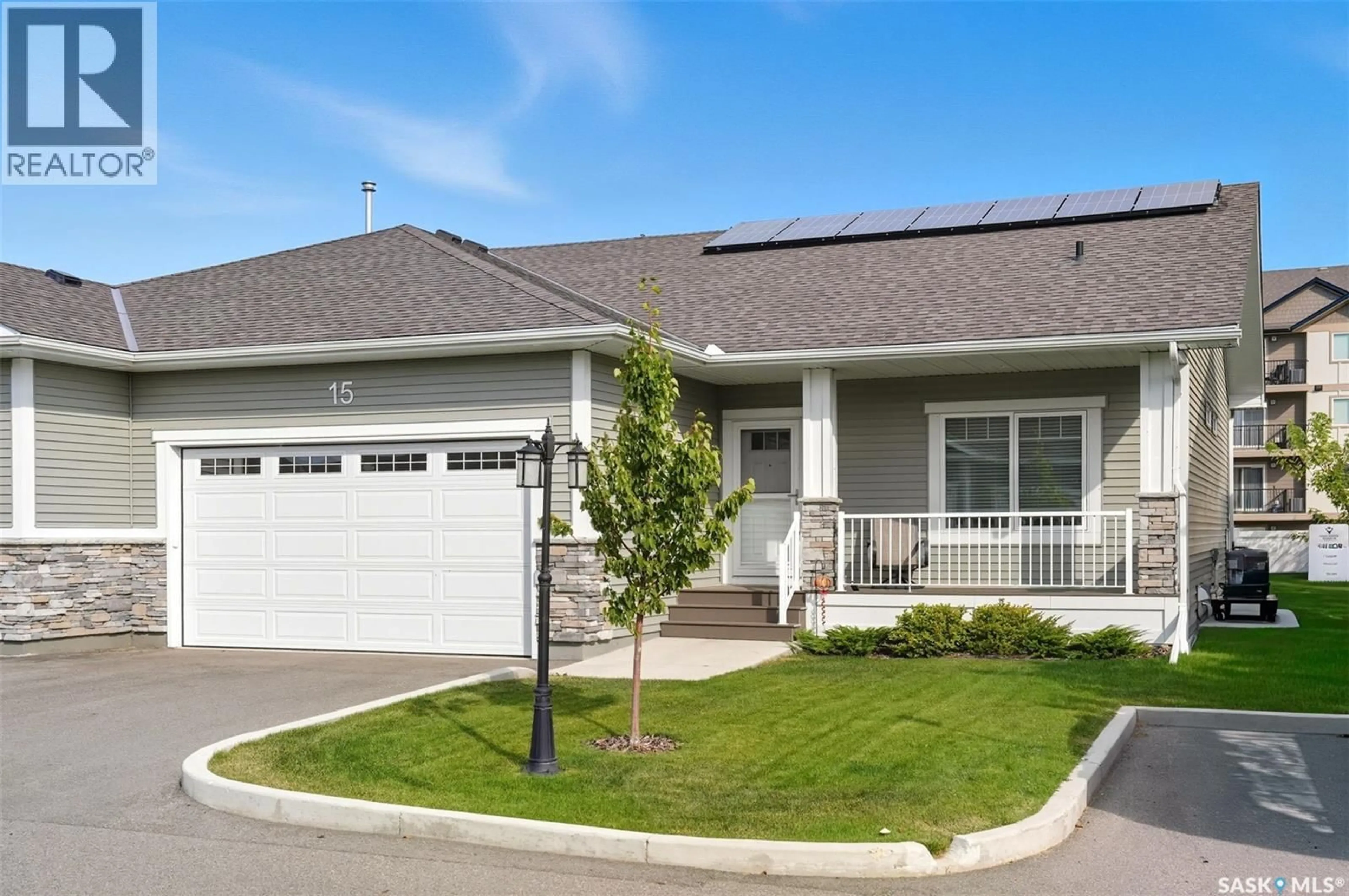 Home with vinyl exterior material, street for 15 3206 11TH STREET W, Saskatoon Saskatchewan S7M5Z1