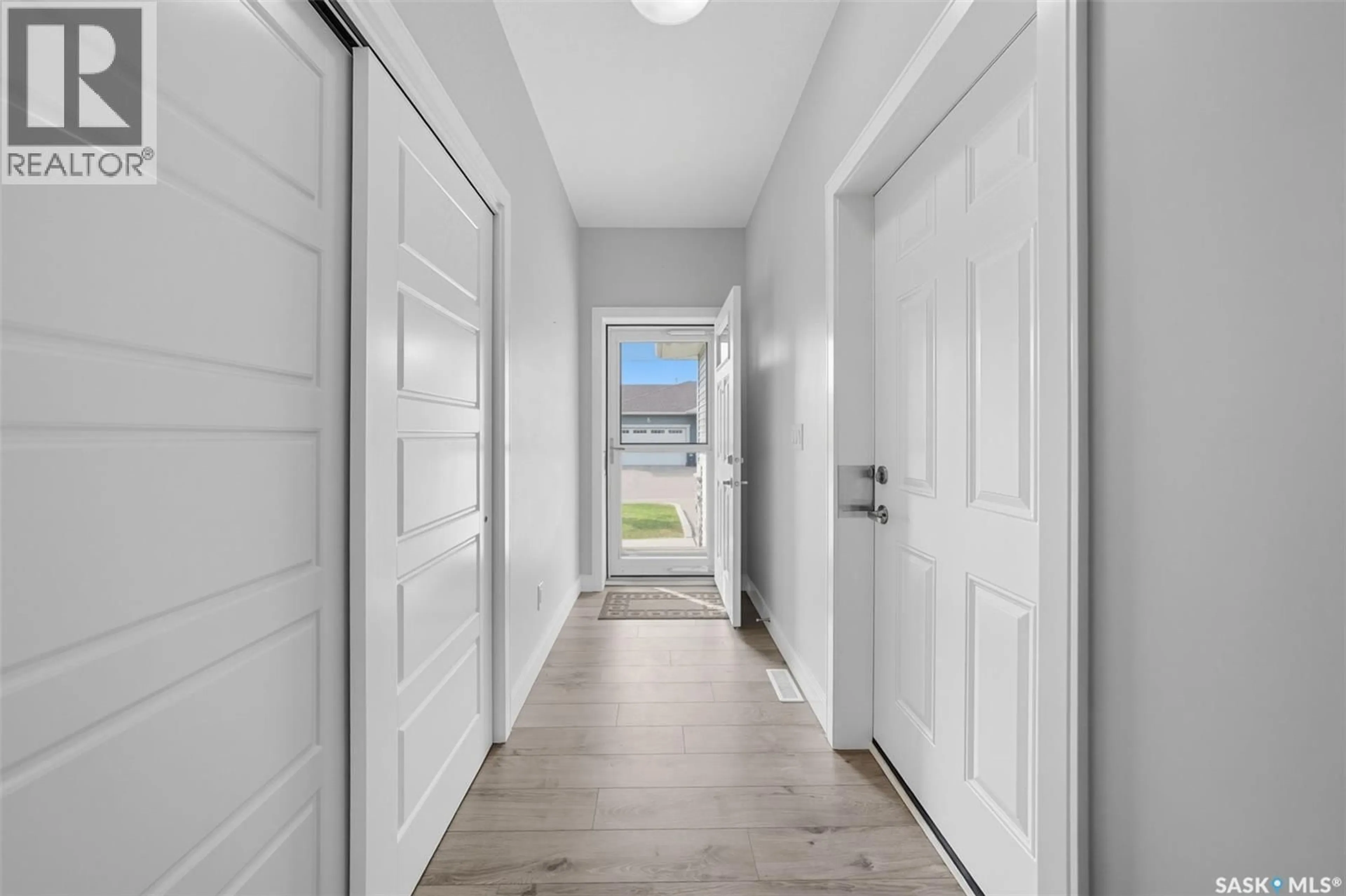Indoor entryway for 15 3206 11TH STREET W, Saskatoon Saskatchewan S7M5Z1