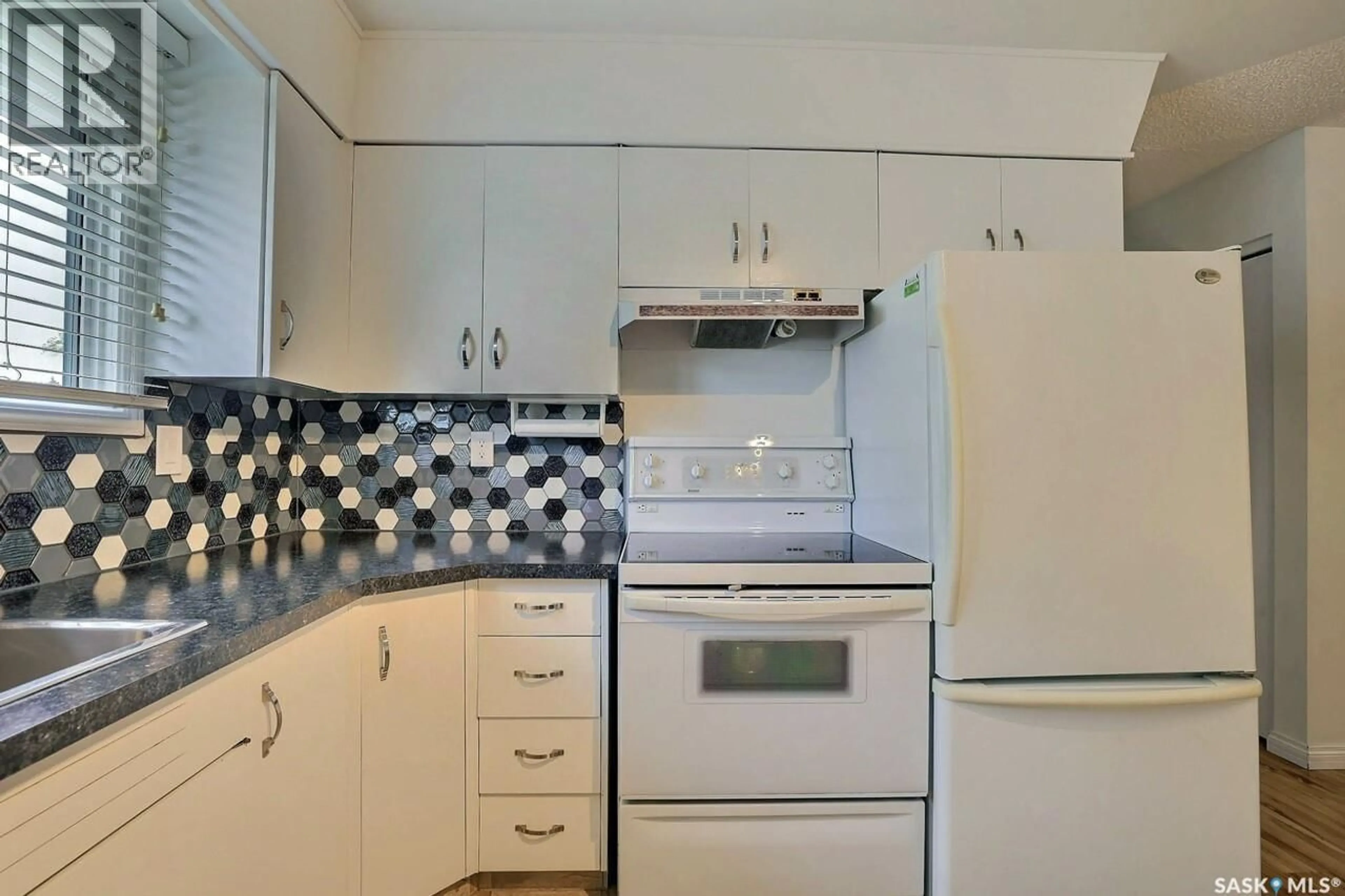 Standard kitchen, unknown for 52 PRICE CRESCENT, Regina Saskatchewan S4R6R8