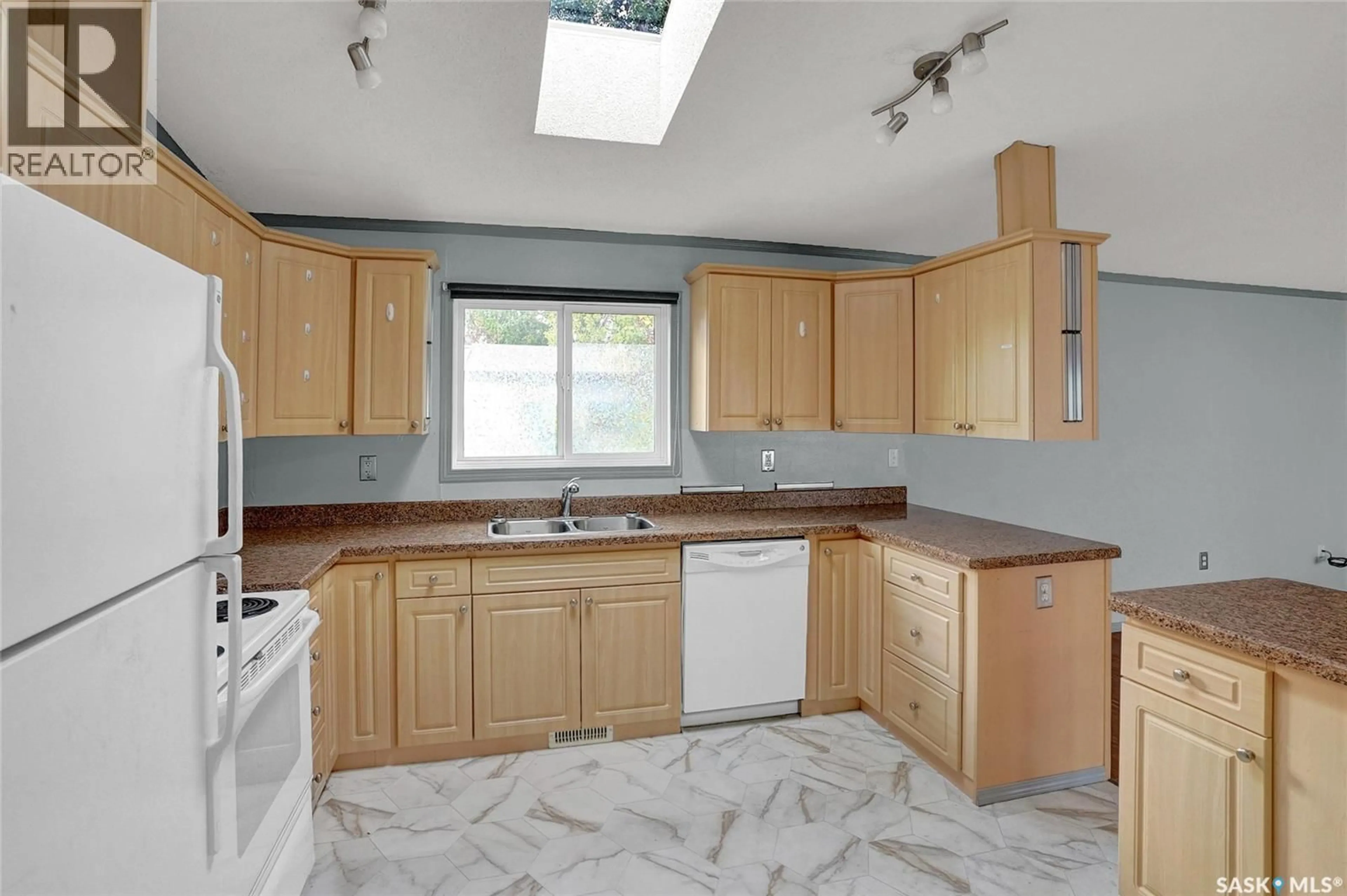 Standard kitchen, ceramic/tile floor for F2 - 1455 9TH AVENUE, Moose Jaw Saskatchewan S6J1C6