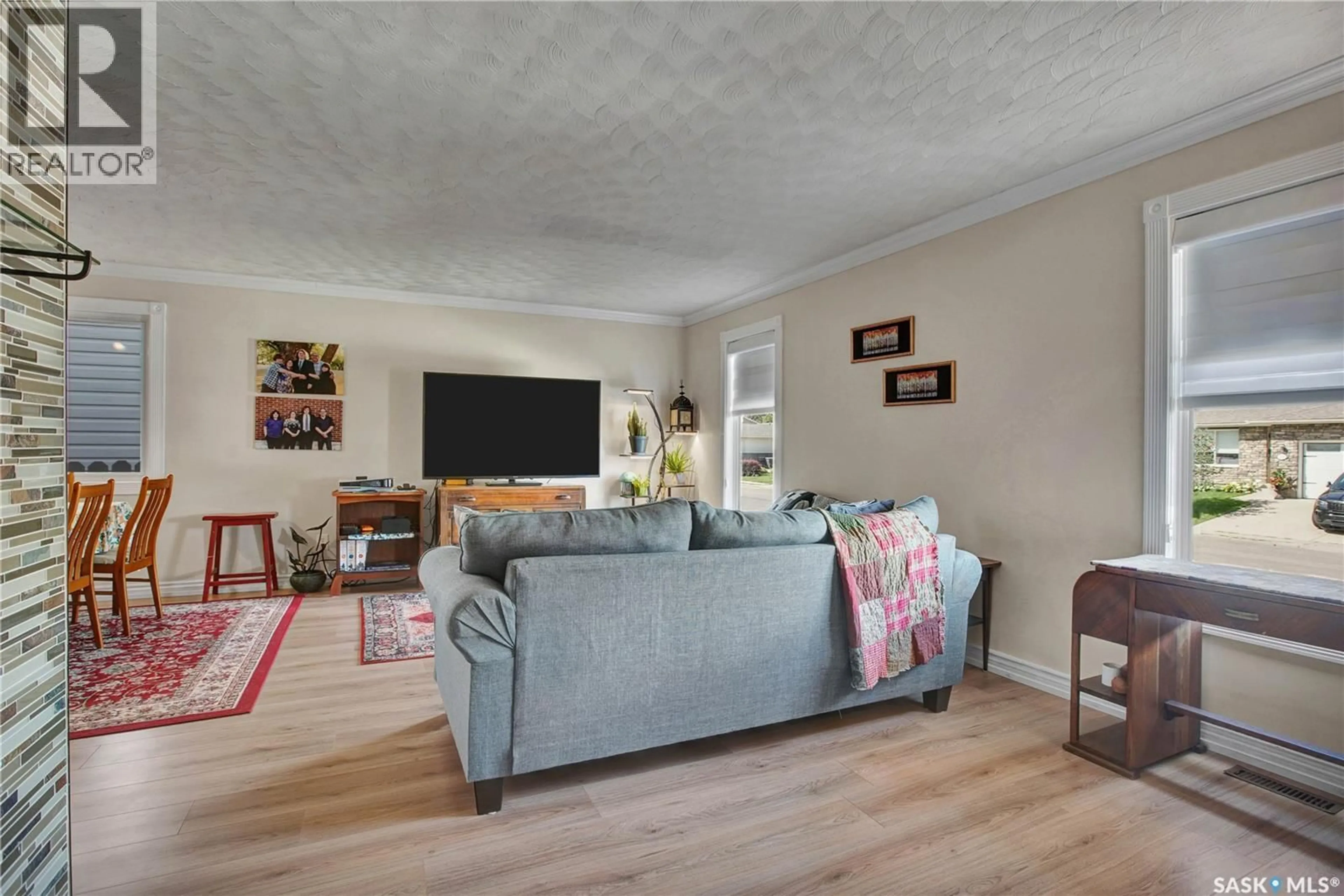 Living room with furniture, unknown for 128 DELARONDE ROAD, Saskatoon Saskatchewan S7J3Y3