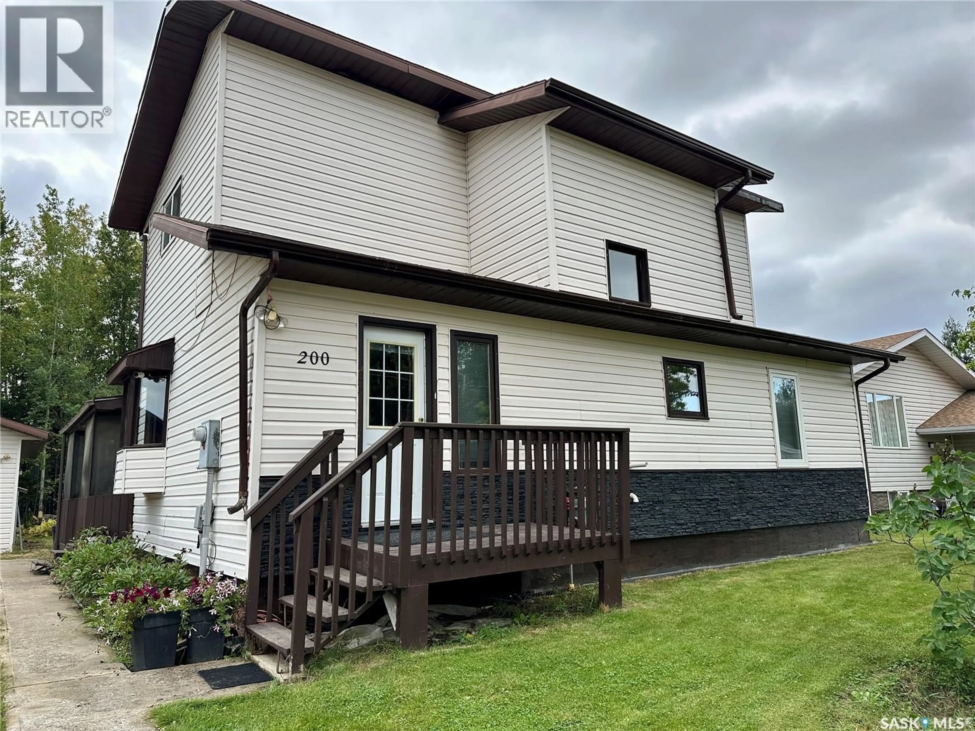 Home with vinyl exterior material, building for 200 VICKERS CRESCENT, Air Ronge Saskatchewan S0J3G0