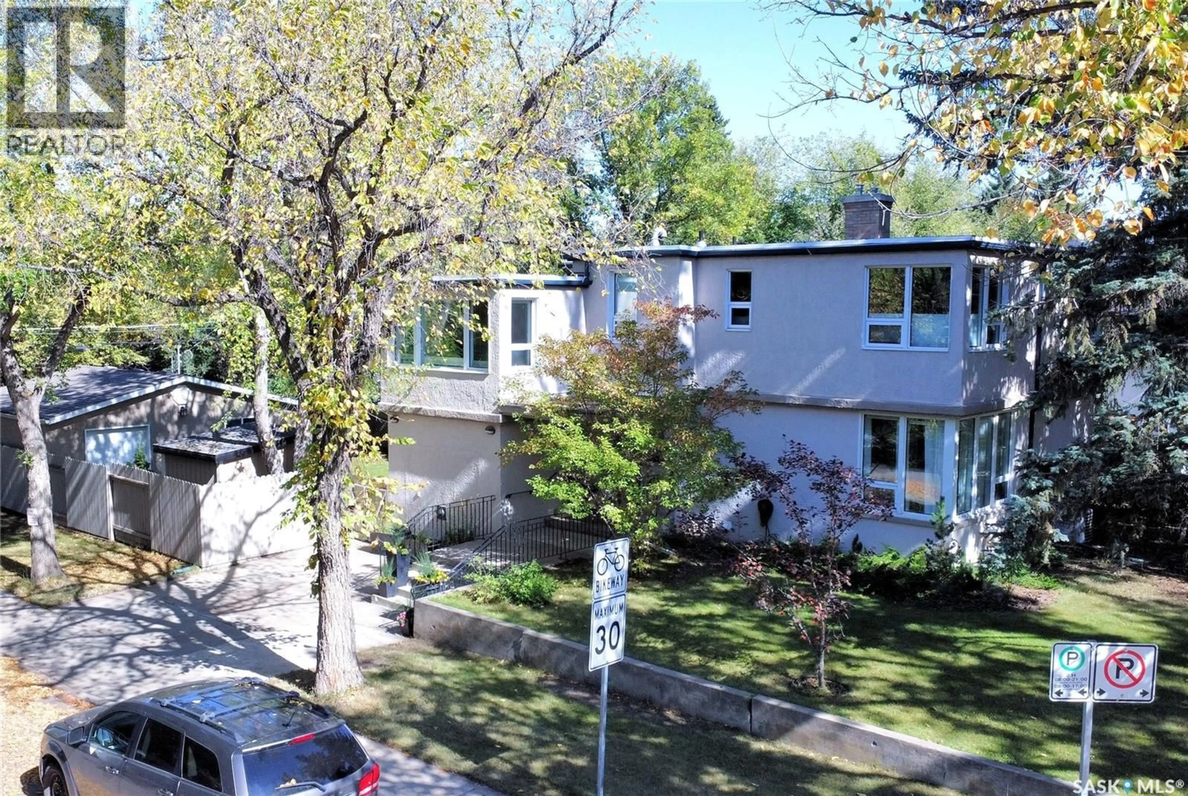 A pic from outside/outdoor area/front of a property/back of a property/a pic from drone, street for 1201 OSLER STREET, Saskatoon Saskatchewan S7N0T8