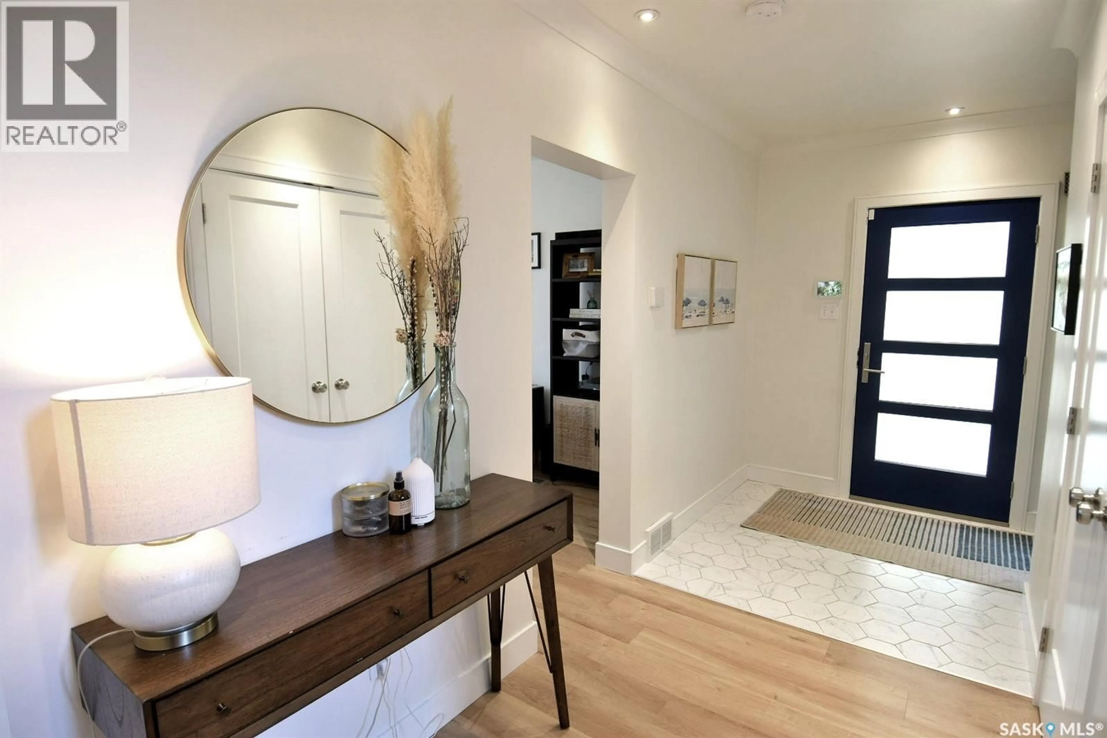Indoor entryway for 1201 OSLER STREET, Saskatoon Saskatchewan S7N0T8