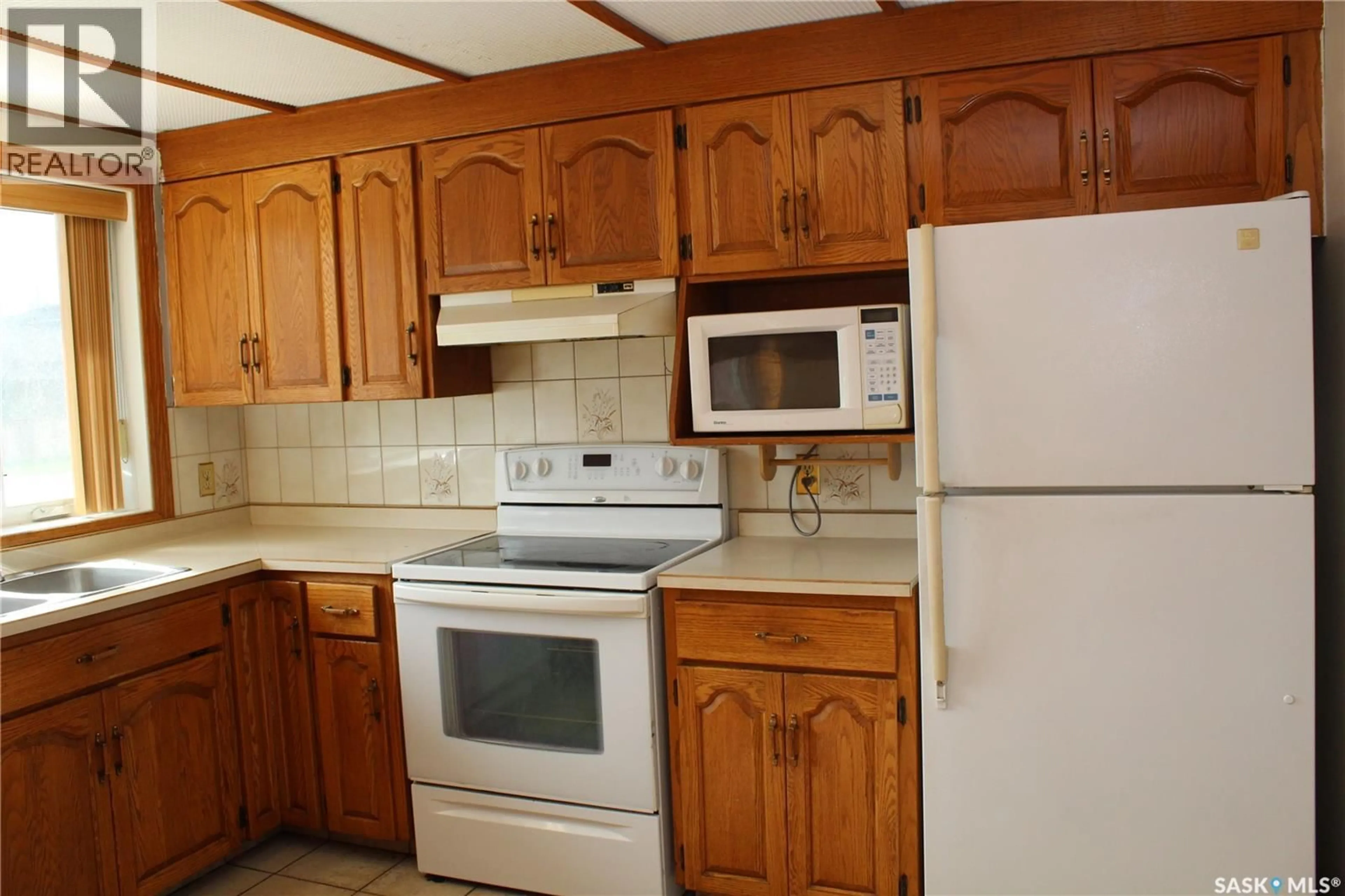 Standard kitchen, unknown for W - 205 1ST STREET, Langham Saskatchewan S0K2L0
