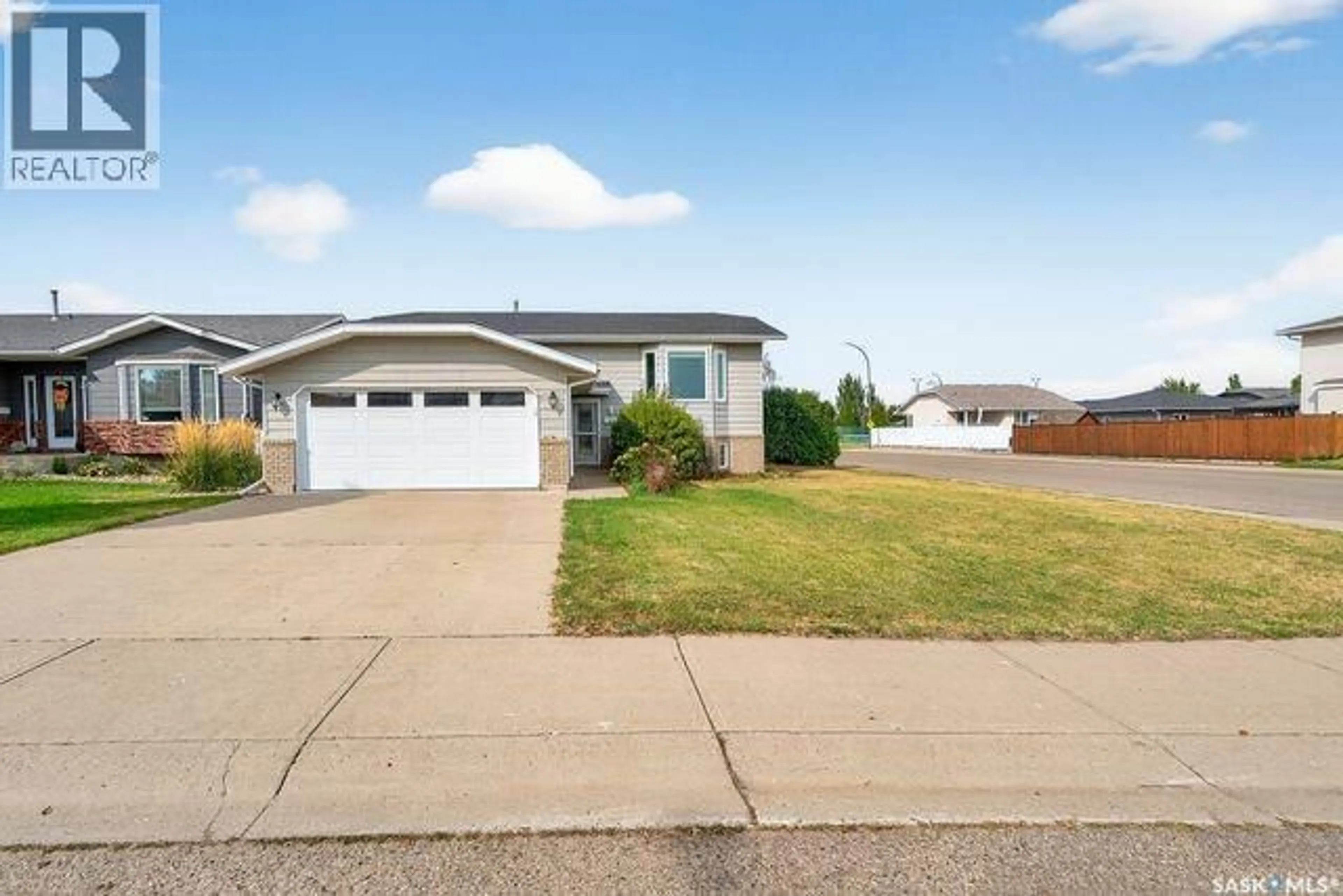 Home with vinyl exterior material, street for 4 LEWRY CRESCENT, Moose Jaw Saskatchewan S6J1J8