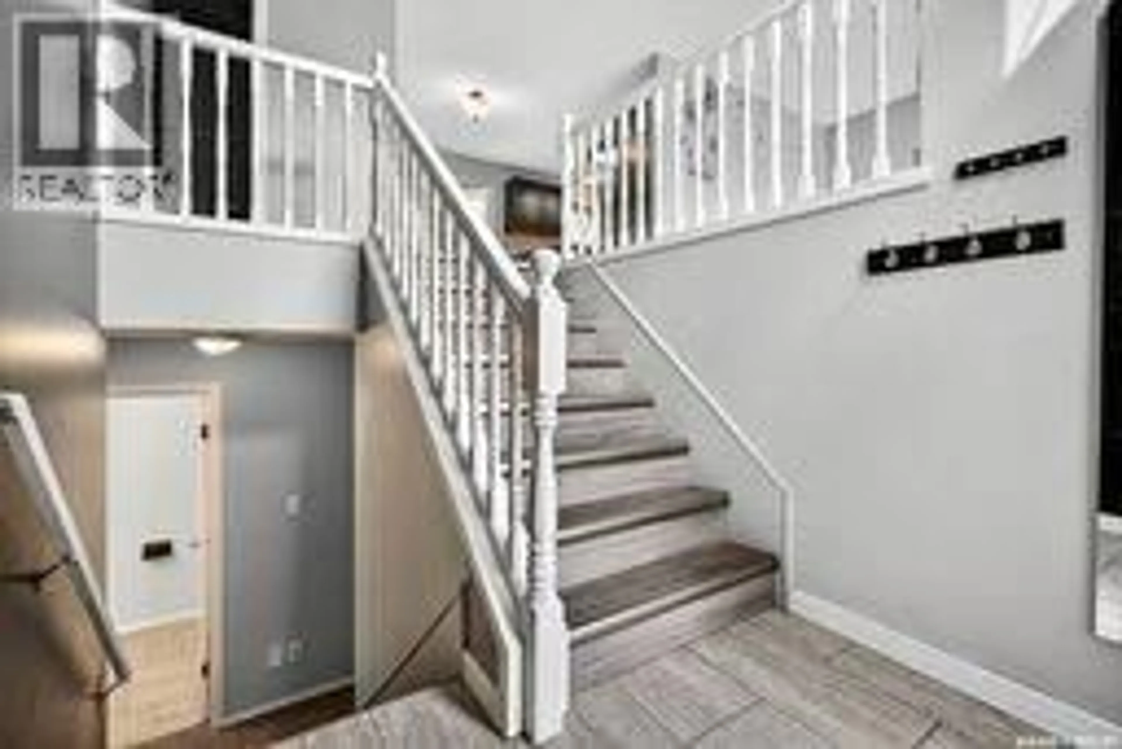 Stairs for 4 LEWRY CRESCENT, Moose Jaw Saskatchewan S6J1J8