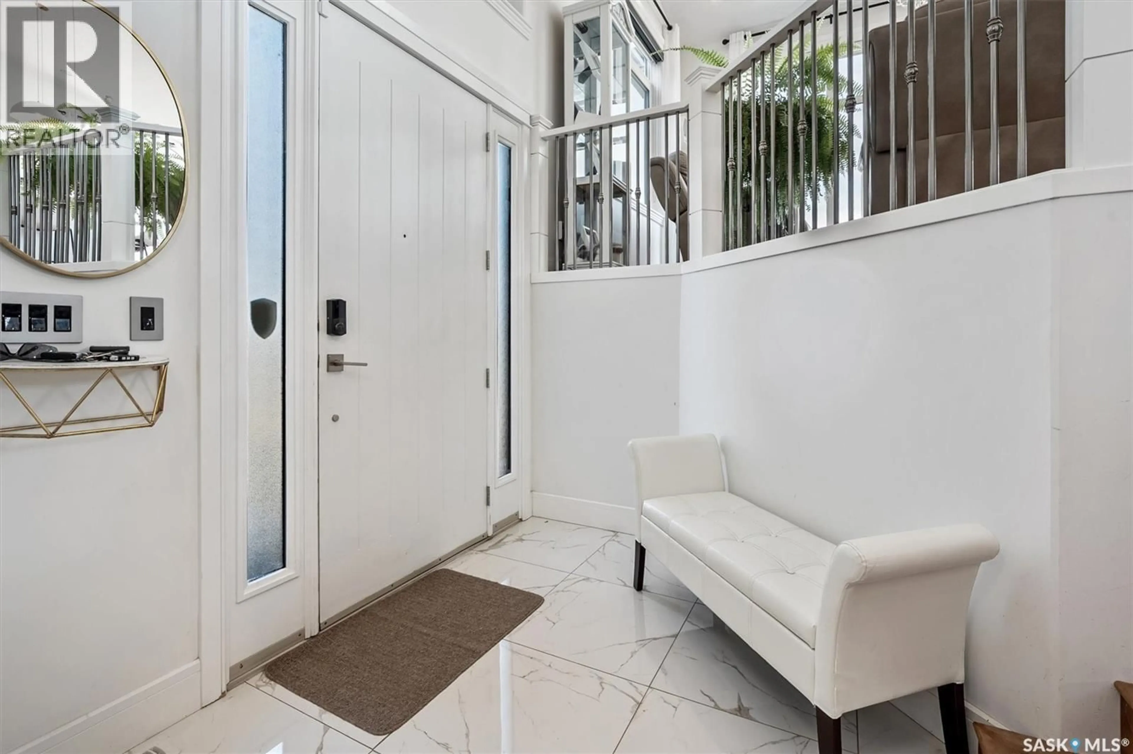 Indoor entryway for 782 LABINE COURT, Saskatoon Saskatchewan S7L6G7
